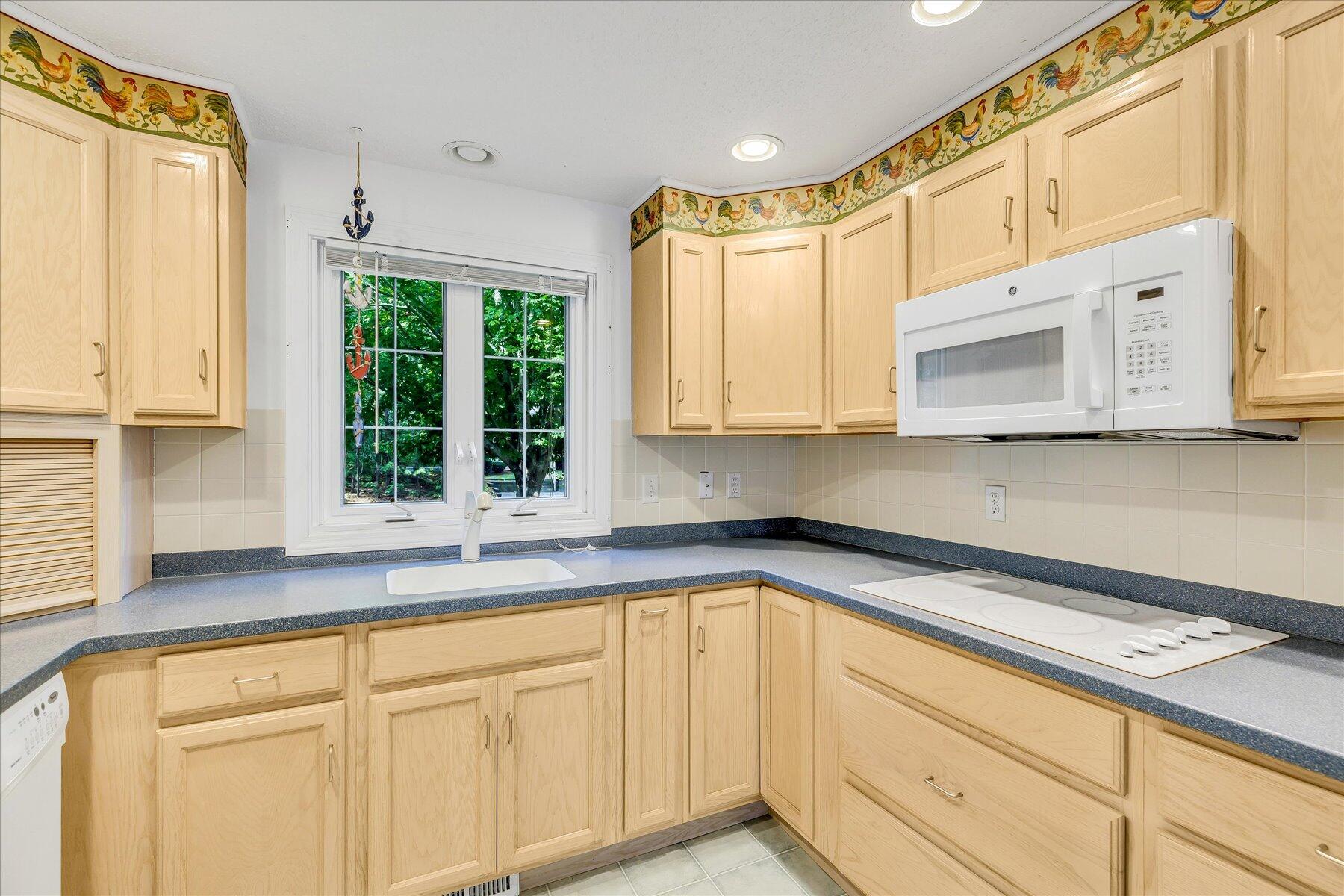 Yarmouth Port, Massachusetts 02675, United States, 2 Bedrooms Bedrooms, ,2 BathroomsBathrooms,Residential,Active,215799