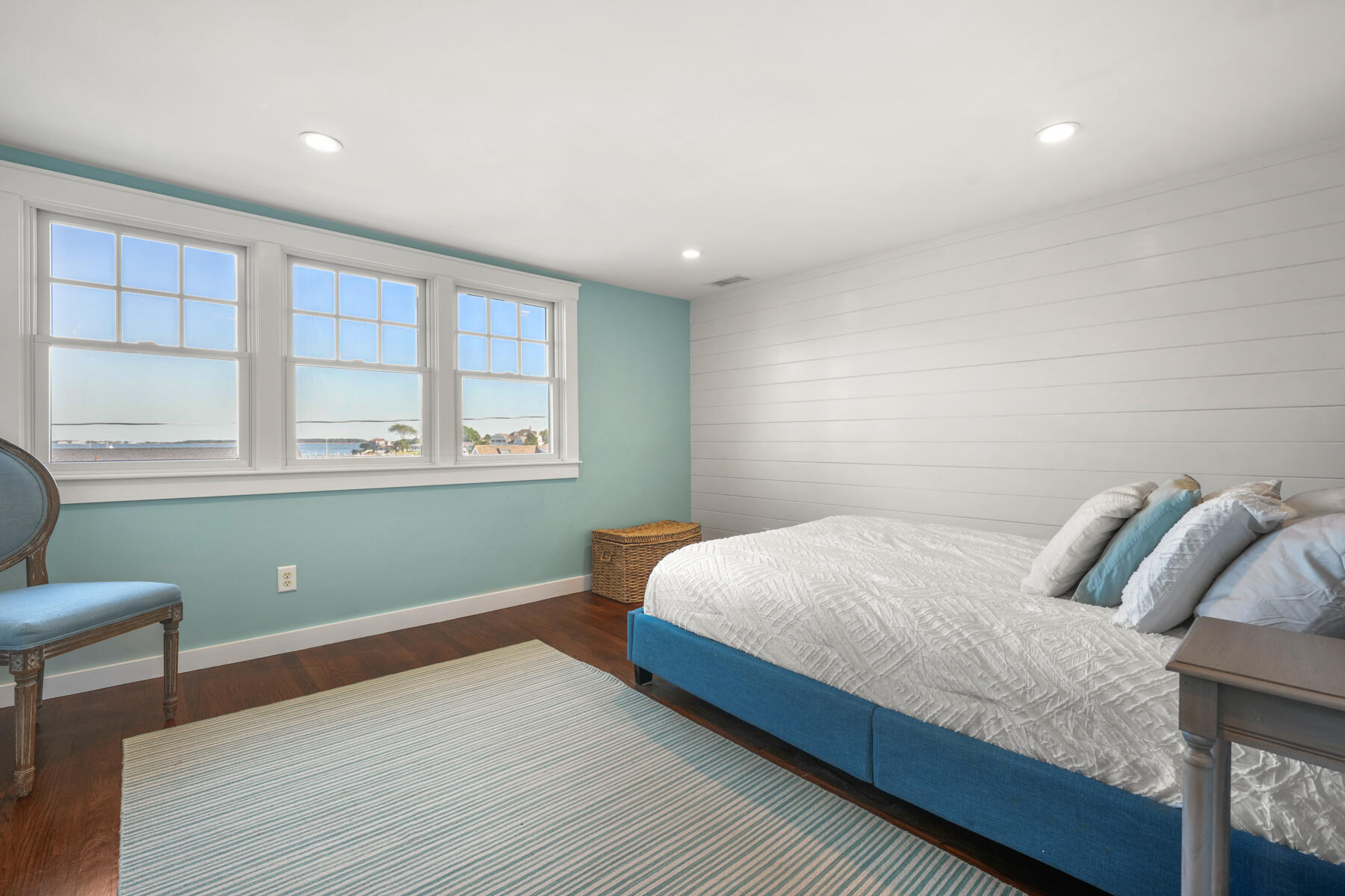 Hyannis, Massachusetts 02601, United States, 6 Bedrooms Bedrooms, ,3 BathroomsBathrooms,Residential,Active,66864