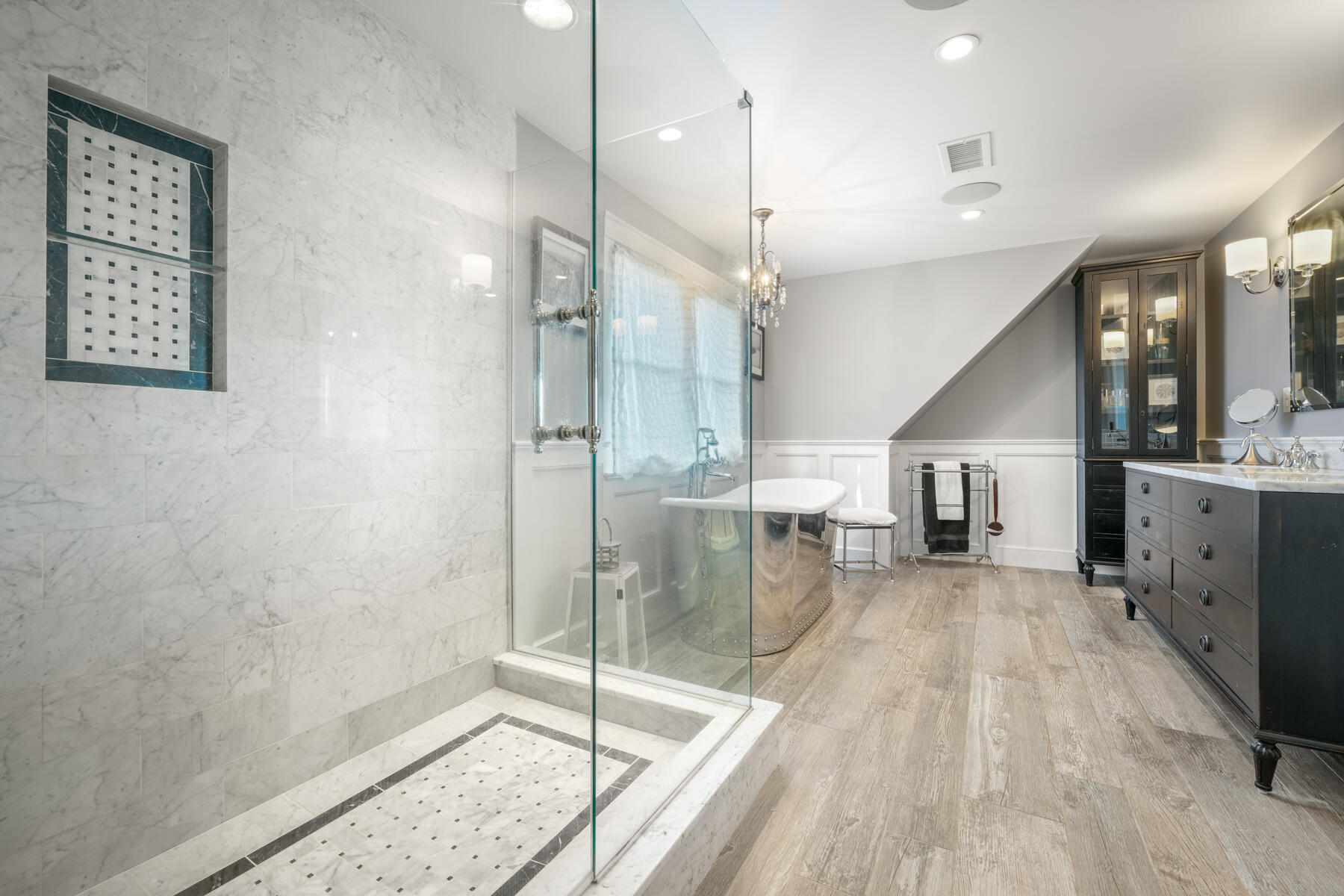 Hyannis, Massachusetts 02601, United States, 6 Bedrooms Bedrooms, ,3 BathroomsBathrooms,Residential,Active,66864