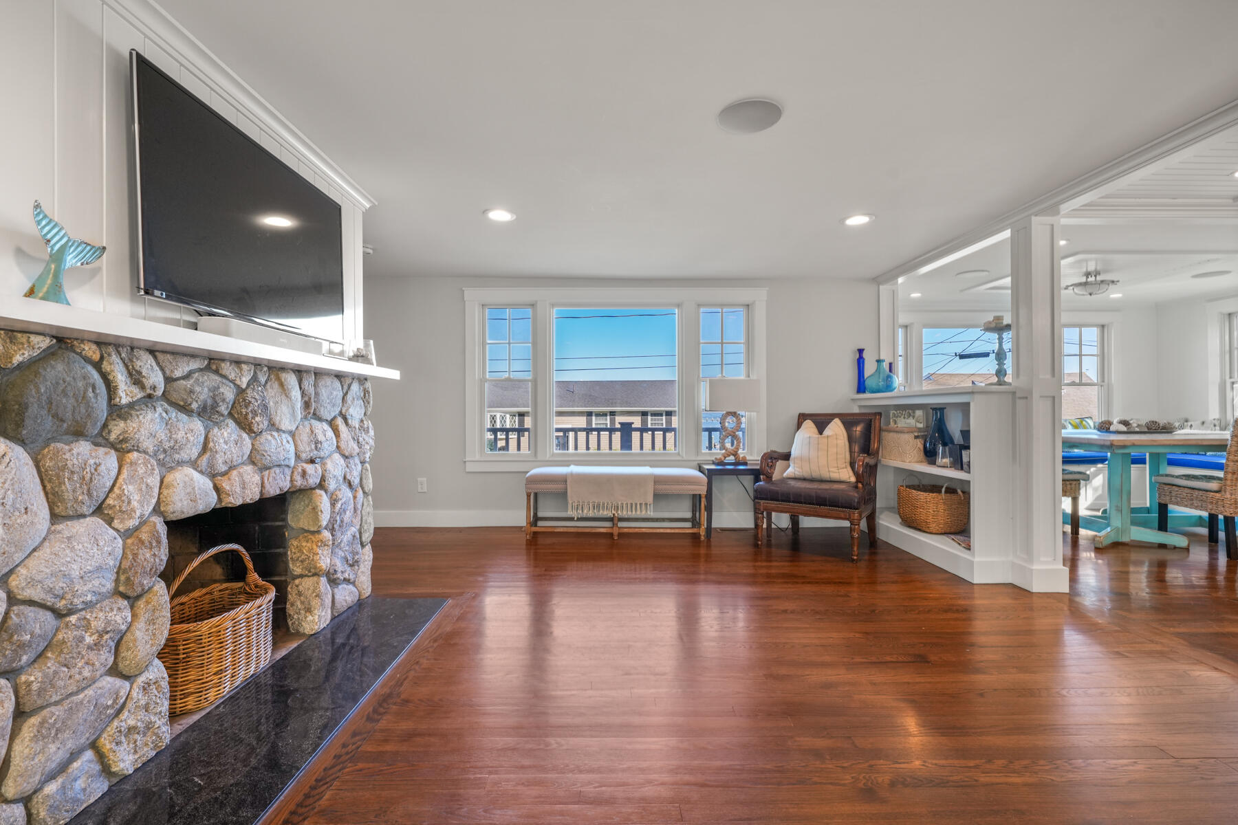 Hyannis, Massachusetts 02601, United States, 6 Bedrooms Bedrooms, ,3 BathroomsBathrooms,Residential,Active,66864