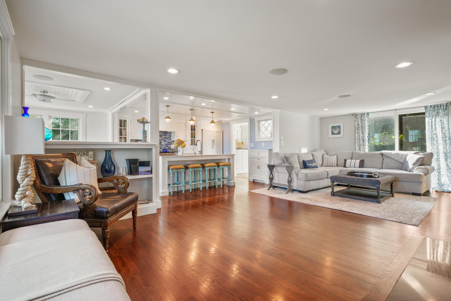 Hyannis, Massachusetts 02601, United States, 6 Bedrooms Bedrooms, ,3 BathroomsBathrooms,Residential,Active,66864