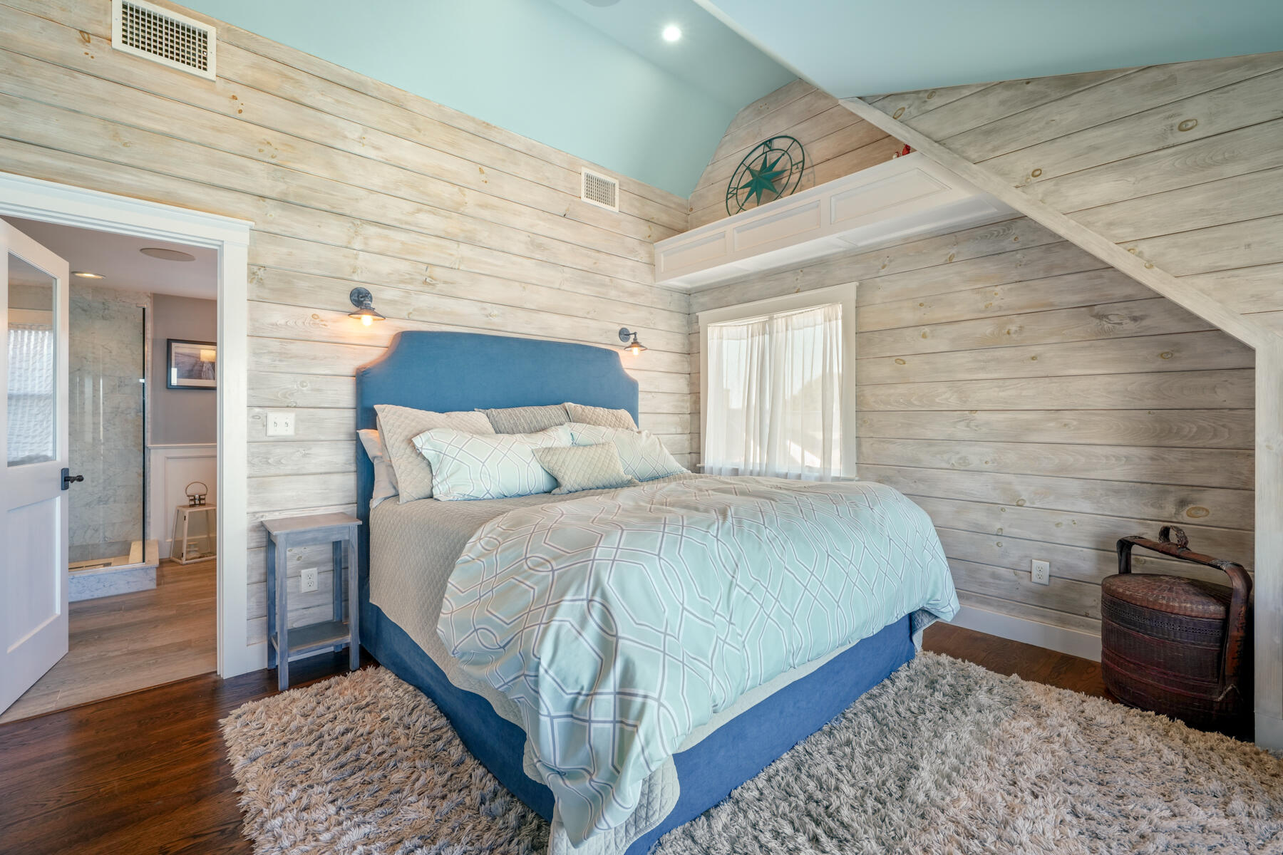 Hyannis, Massachusetts 02601, United States, 6 Bedrooms Bedrooms, ,3 BathroomsBathrooms,Residential,Active,66864