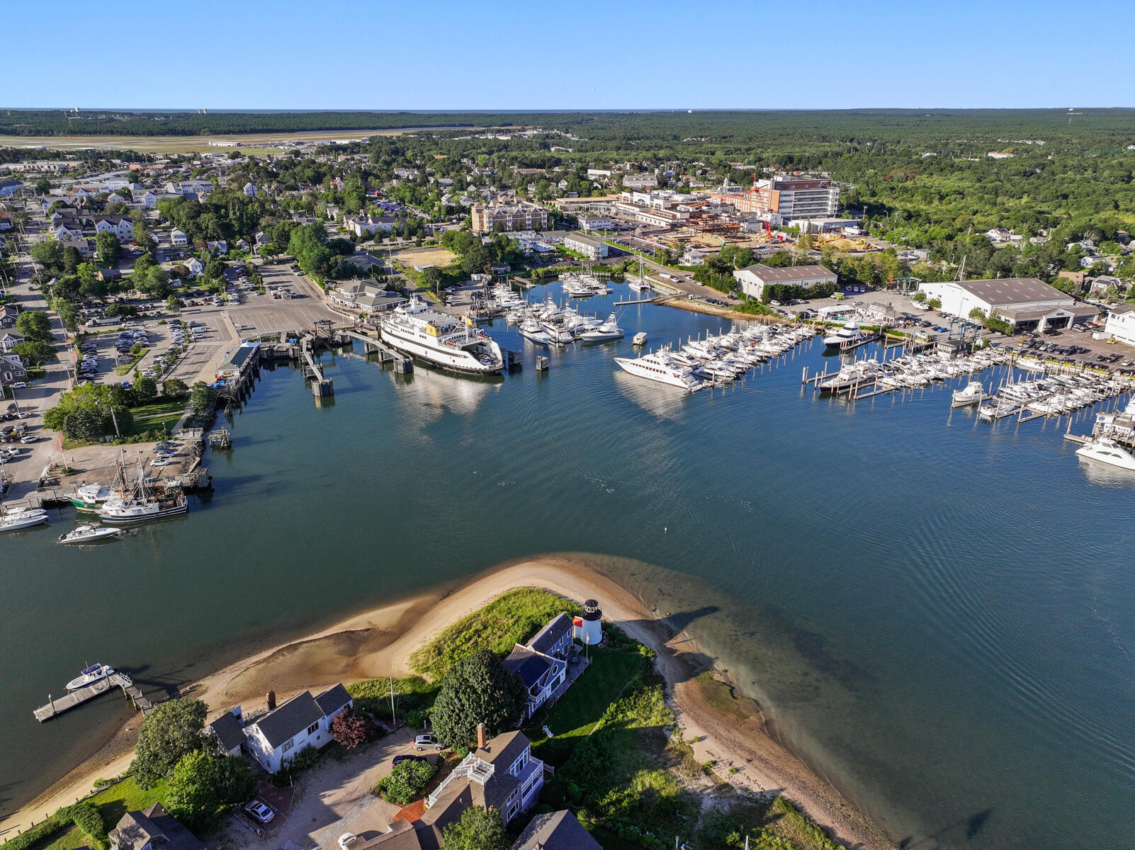 Hyannis, Massachusetts 02601, United States, 6 Bedrooms Bedrooms, ,3 BathroomsBathrooms,Residential,Active,66864