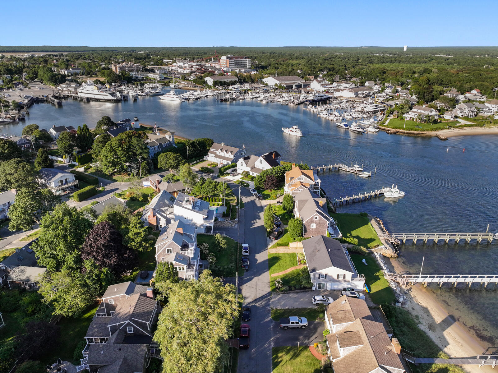 Hyannis, Massachusetts 02601, United States, 6 Bedrooms Bedrooms, ,3 BathroomsBathrooms,Residential,Active,66864