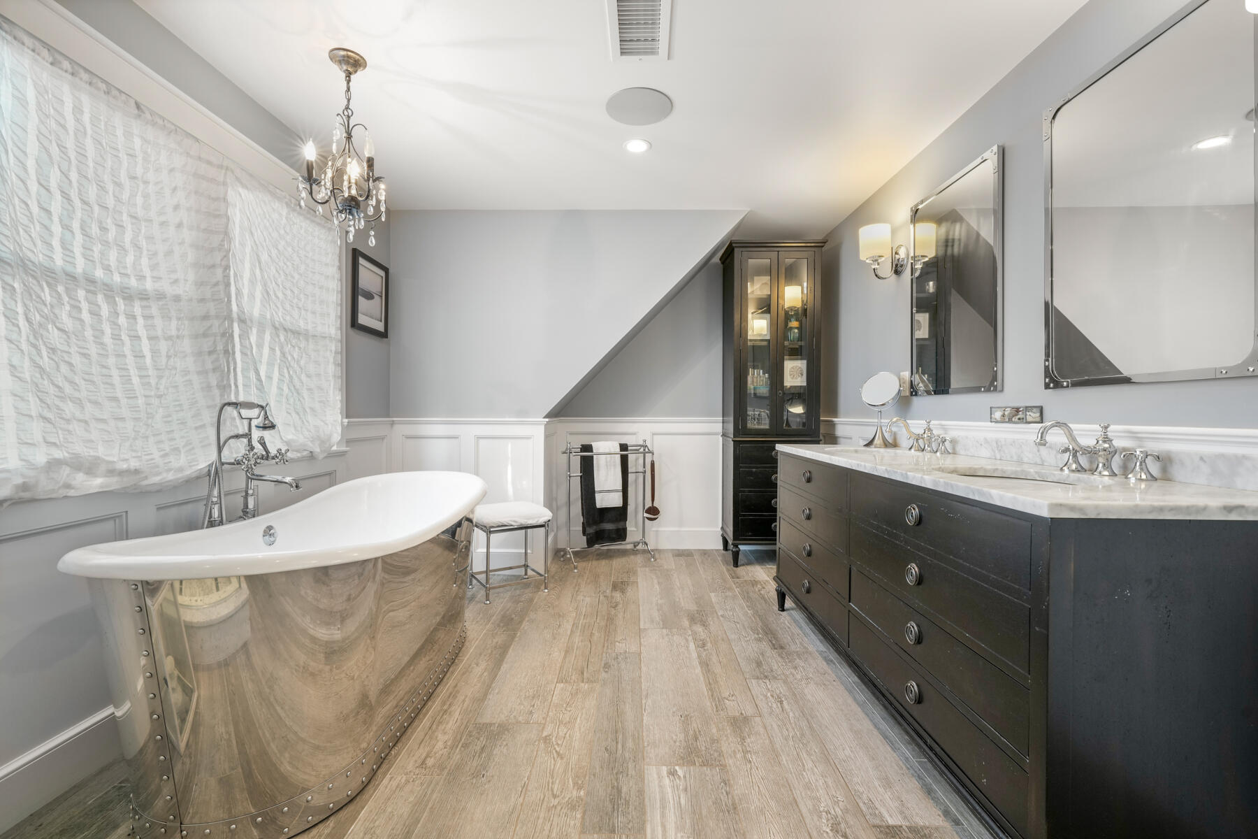 Hyannis, Massachusetts 02601, United States, 6 Bedrooms Bedrooms, ,3 BathroomsBathrooms,Residential,Active,66864