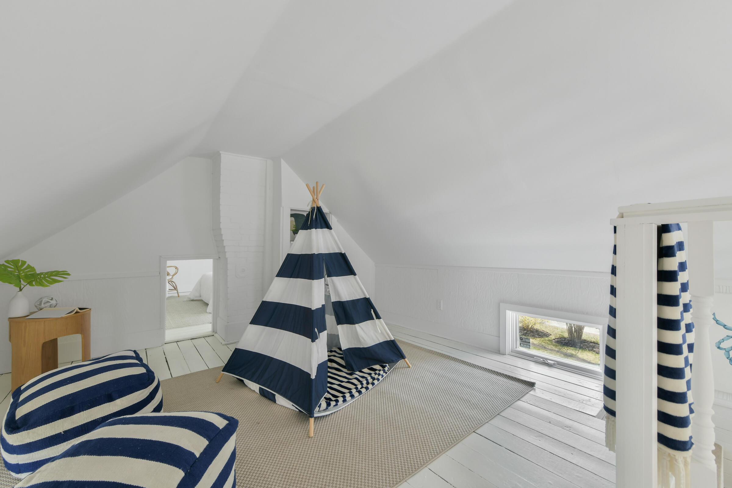 Cotuit, Massachusetts 02635, United States, 4 Bedrooms Bedrooms, ,3 BathroomsBathrooms,Residential,Active,114546