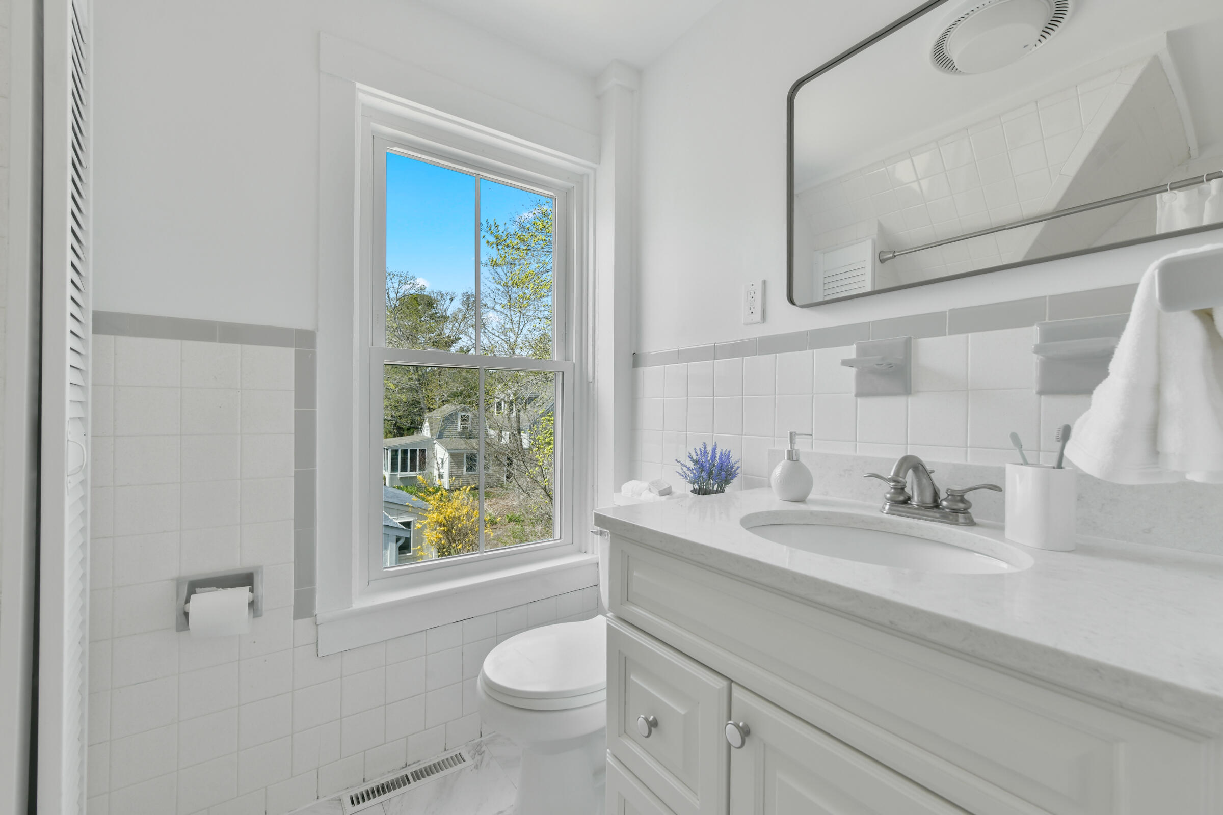 Cotuit, Massachusetts 02635, United States, 4 Bedrooms Bedrooms, ,3 BathroomsBathrooms,Residential,Active,114546