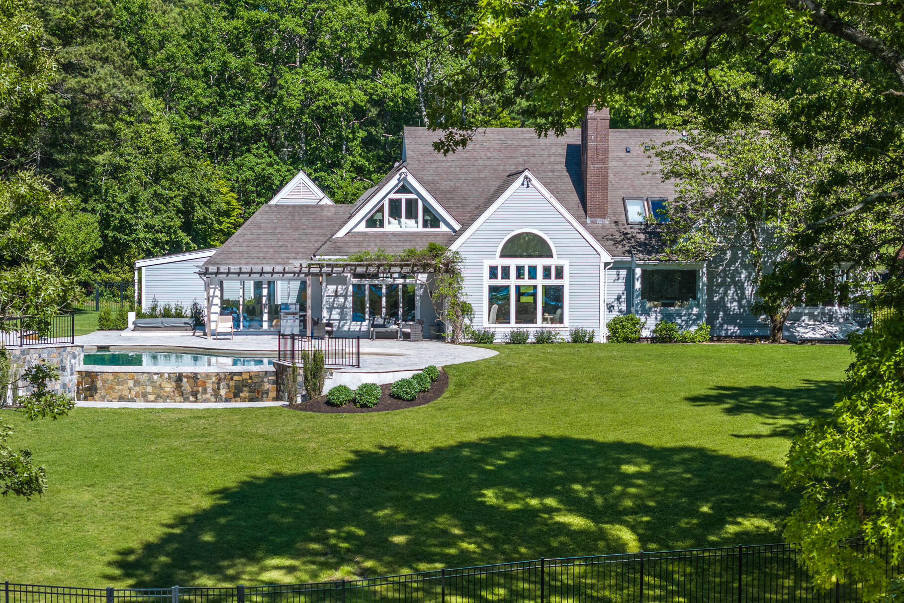 Osterville, Massachusetts 02655, United States, 5 Bedrooms Bedrooms, ,5 BathroomsBathrooms,Residential,Active,18055