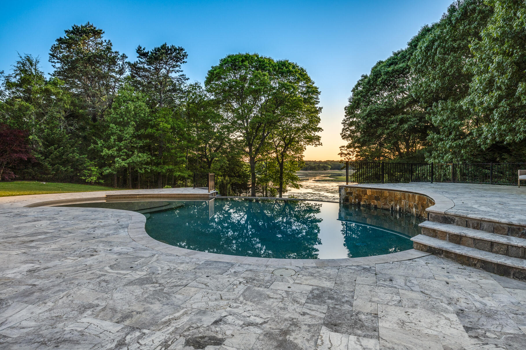 Osterville, Massachusetts 02655, United States, 5 Bedrooms Bedrooms, ,5 BathroomsBathrooms,Residential,Active,18055