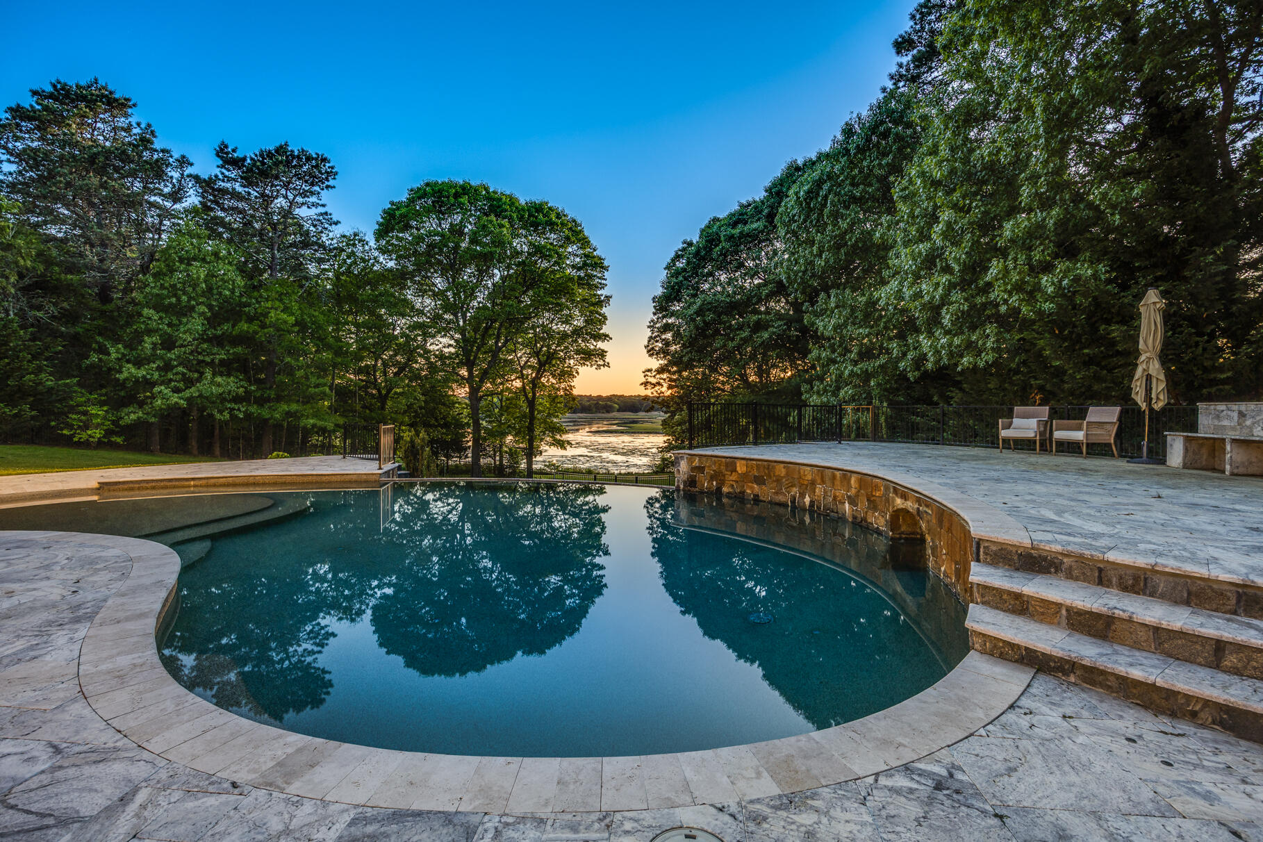 Osterville, Massachusetts 02655, United States, 5 Bedrooms Bedrooms, ,5 BathroomsBathrooms,Residential,Active,18055