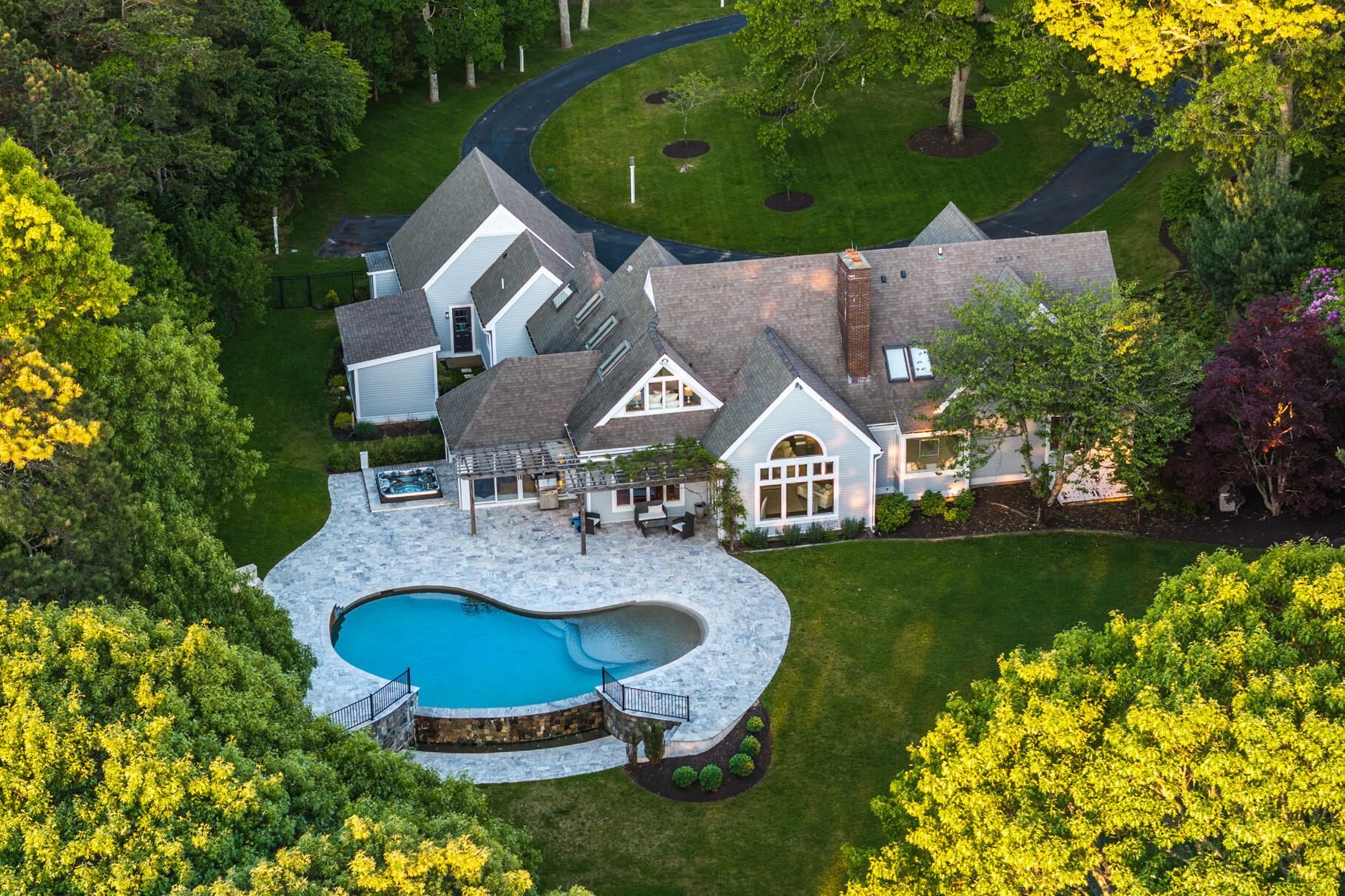 Osterville, Massachusetts 02655, United States, 5 Bedrooms Bedrooms, ,5 BathroomsBathrooms,Residential,Active,18055