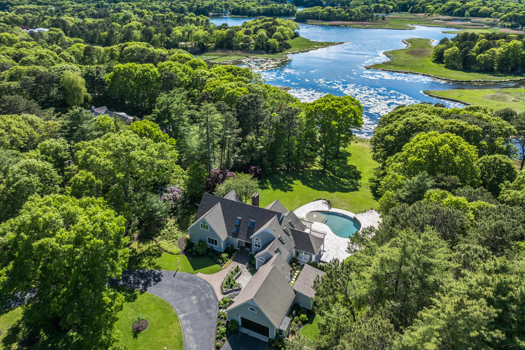Osterville, Massachusetts 02655, United States, 5 Bedrooms Bedrooms, ,5 BathroomsBathrooms,Residential,Active,18055
