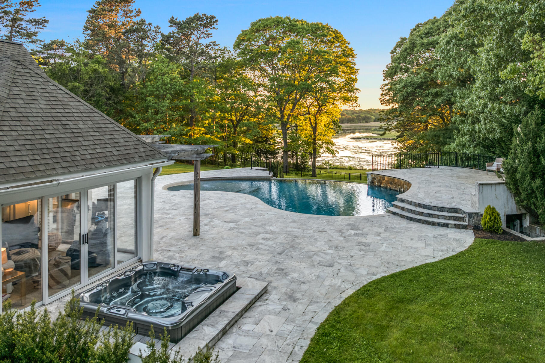 Osterville, Massachusetts 02655, United States, 5 Bedrooms Bedrooms, ,5 BathroomsBathrooms,Residential,Active,18055