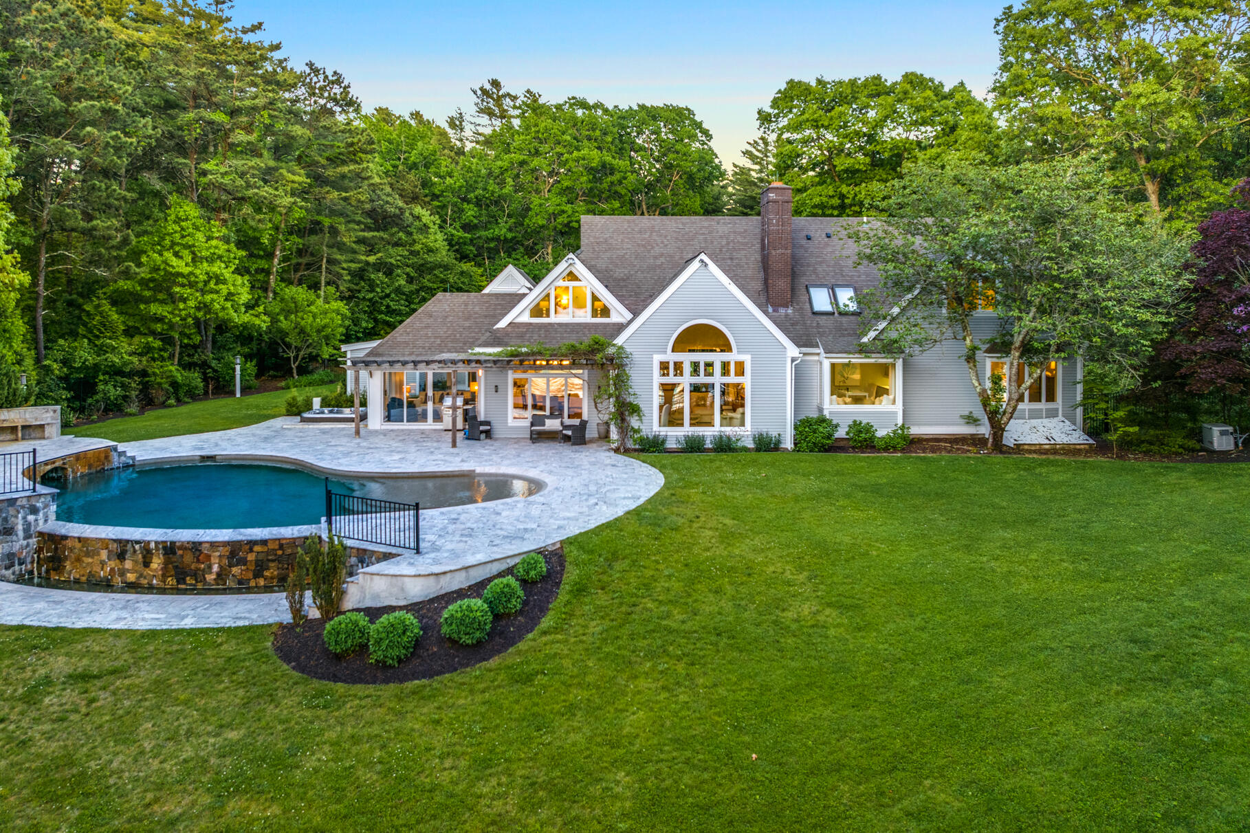 Osterville, Massachusetts 02655, United States, 5 Bedrooms Bedrooms, ,5 BathroomsBathrooms,Residential,Active,18055