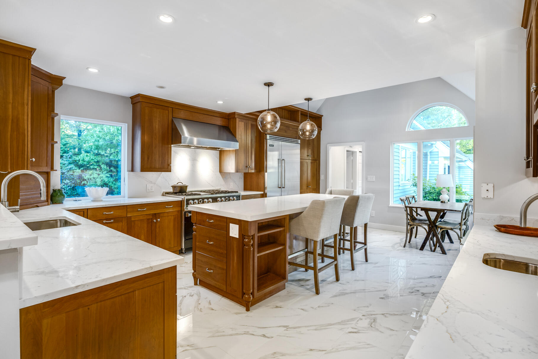 Osterville, Massachusetts 02655, United States, 5 Bedrooms Bedrooms, ,5 BathroomsBathrooms,Residential,Active,18055