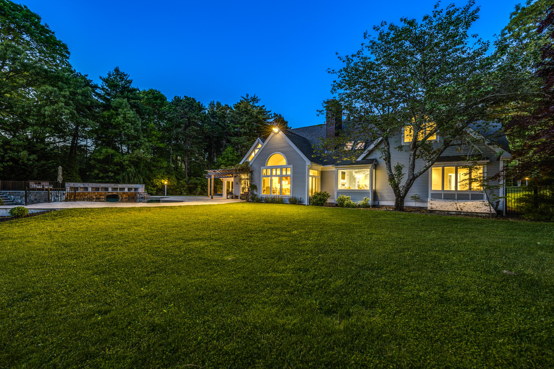 Osterville, Massachusetts 02655, United States, 5 Bedrooms Bedrooms, ,5 BathroomsBathrooms,Residential,Active,18055