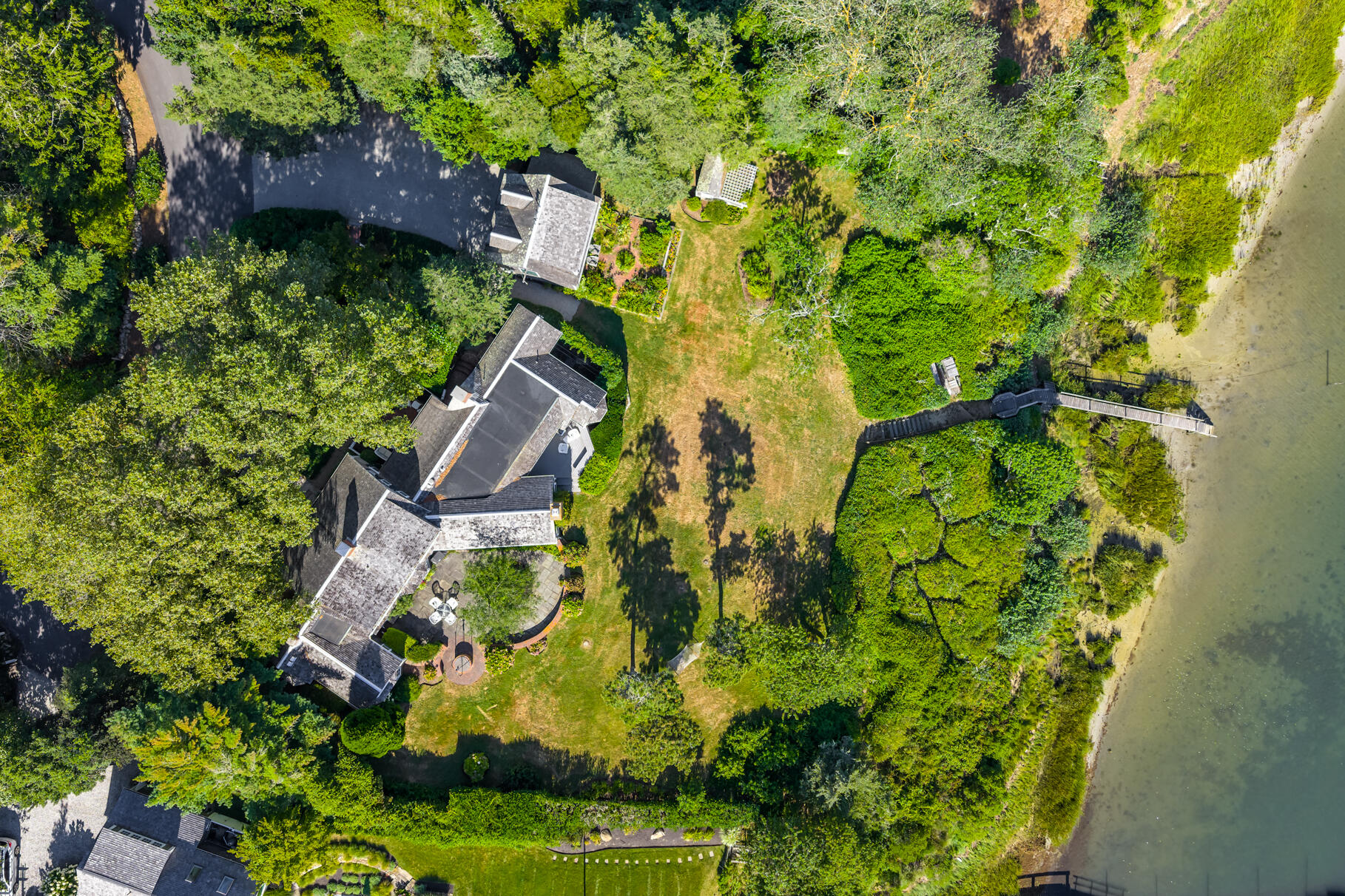 Chatham, Massachusetts 02633, United States, 7 Bedrooms Bedrooms, ,4 BathroomsBathrooms,Residential,Active,197885