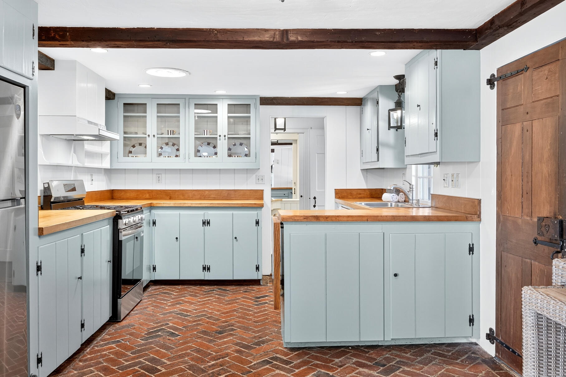 Chatham, Massachusetts 02633, United States, 7 Bedrooms Bedrooms, ,4 BathroomsBathrooms,Residential,Active,197885