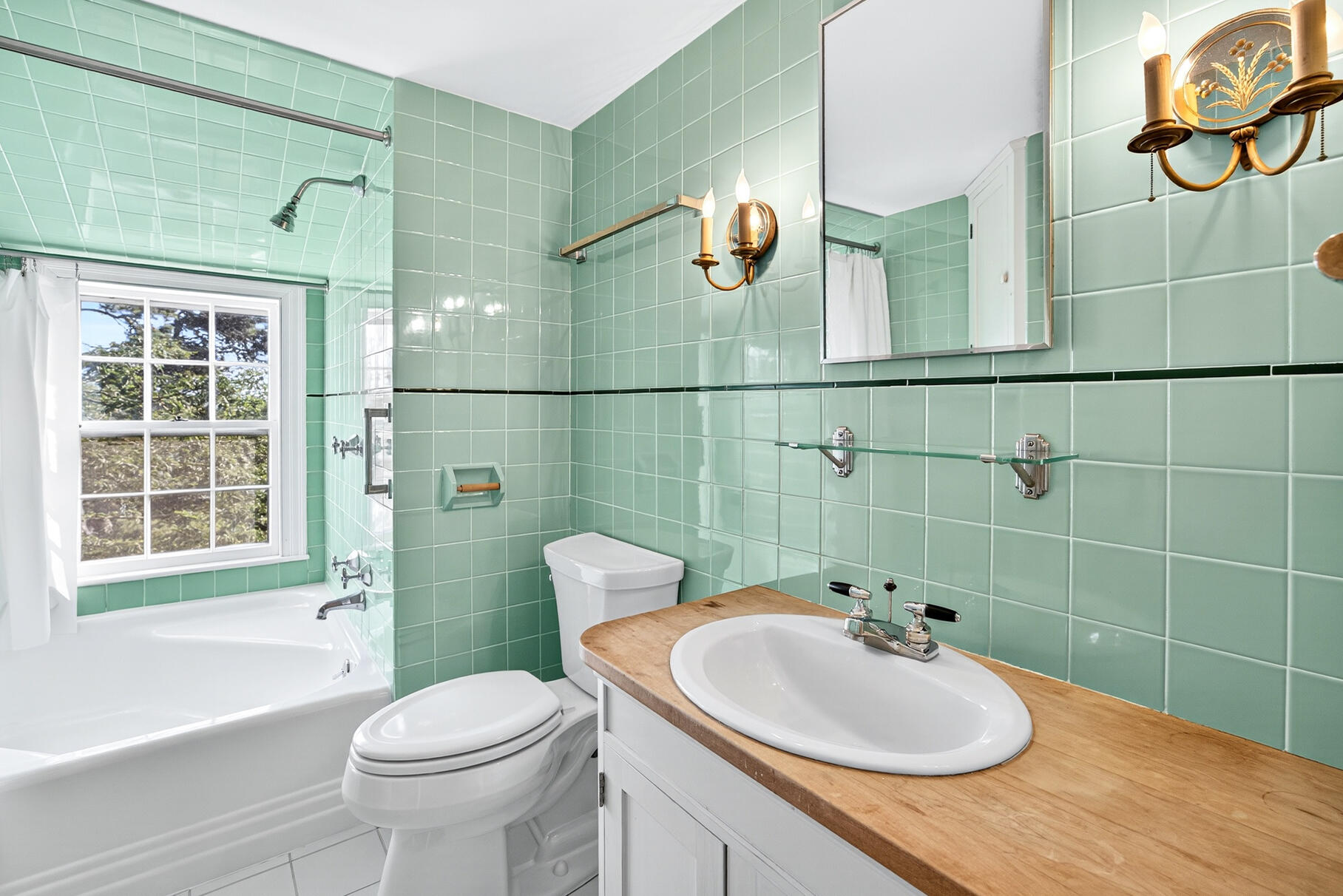 Chatham, Massachusetts 02633, United States, 7 Bedrooms Bedrooms, ,4 BathroomsBathrooms,Residential,Active,197885