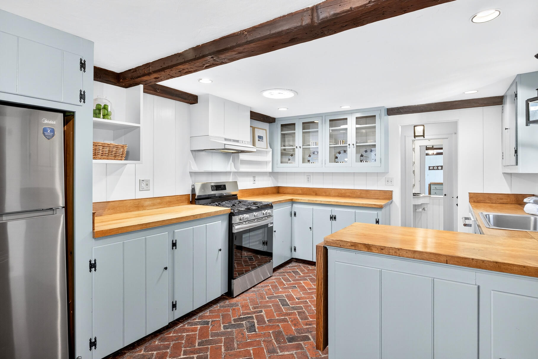 Chatham, Massachusetts 02633, United States, 7 Bedrooms Bedrooms, ,4 BathroomsBathrooms,Residential,Active,197885