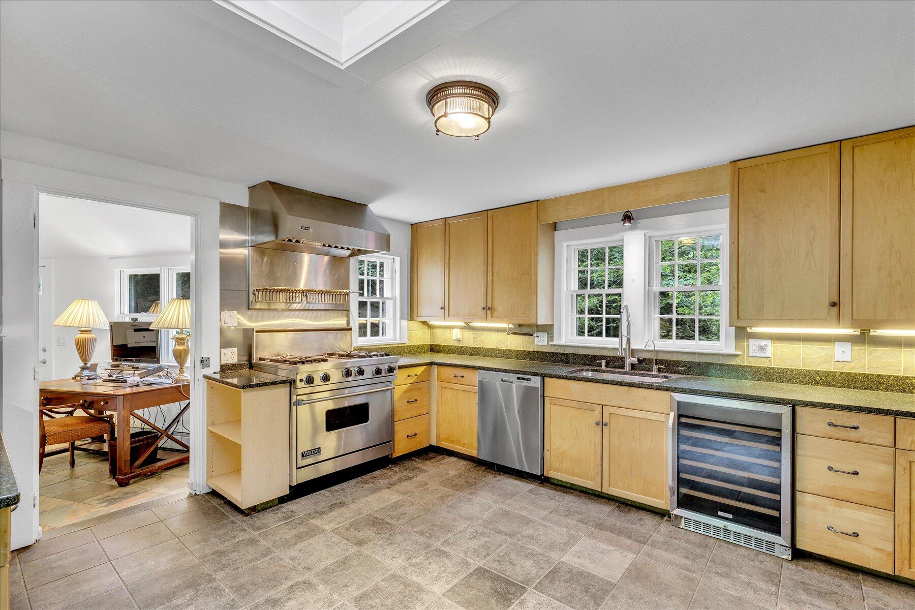 Sandwich, Massachusetts 02563, United States, 5 Bedrooms Bedrooms, ,4 BathroomsBathrooms,Residential,Pending,151761