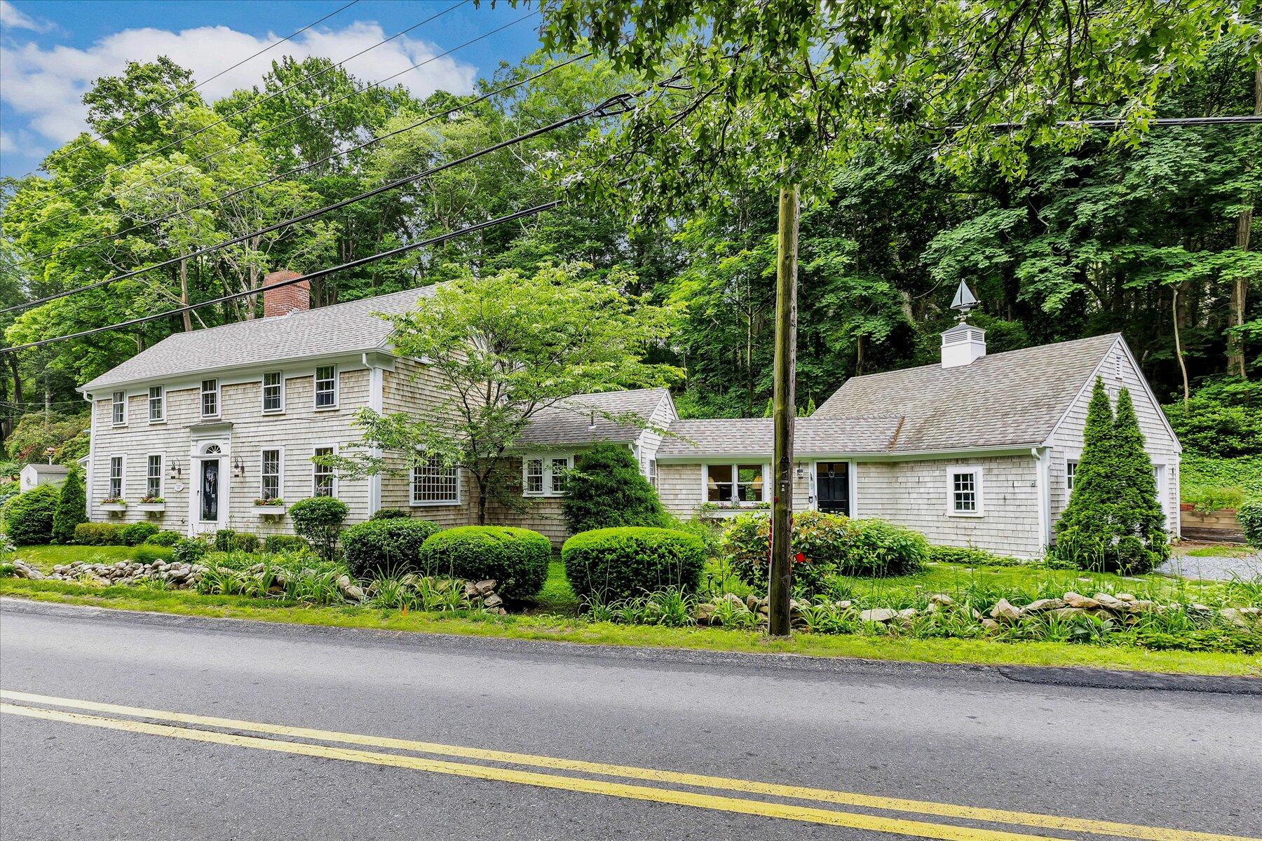 Sandwich, Massachusetts 02563, United States, 5 Bedrooms Bedrooms, ,4 BathroomsBathrooms,Residential,Pending,151761