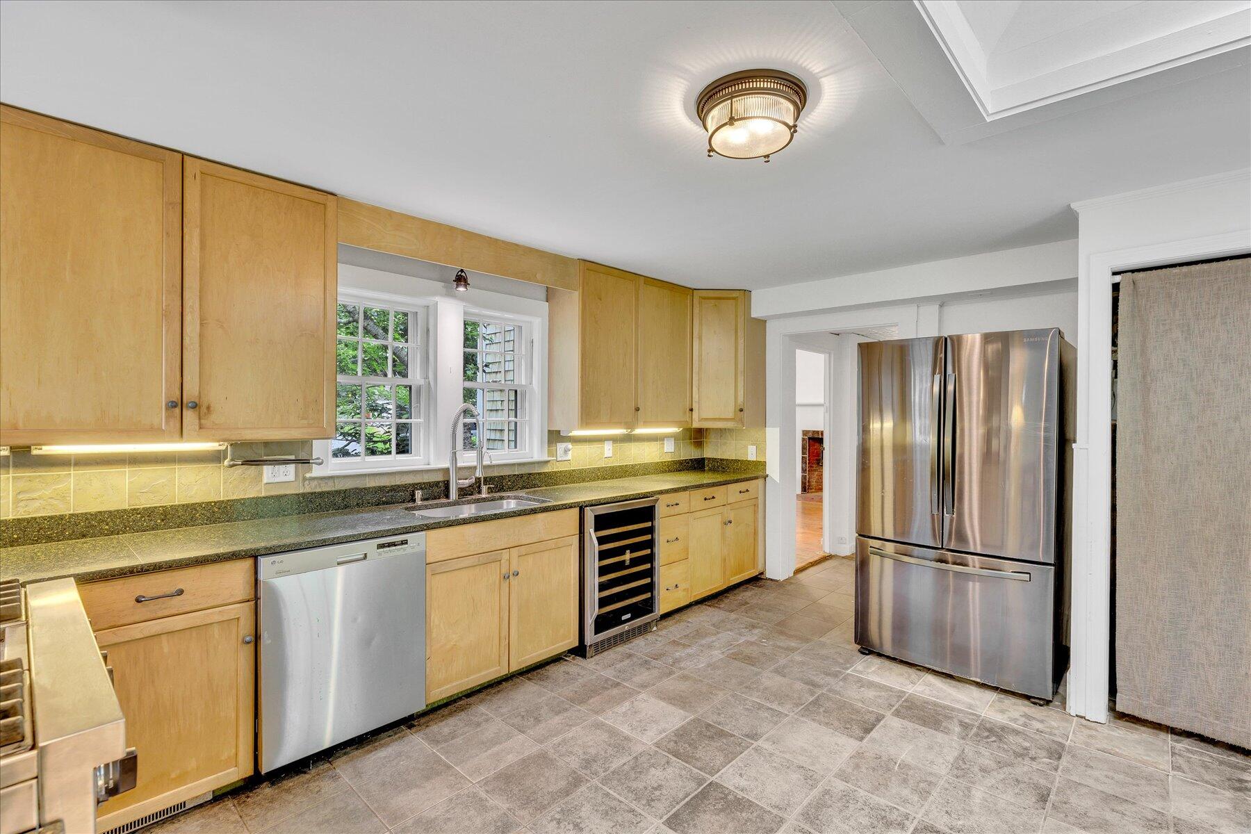 Sandwich, Massachusetts 02563, United States, 5 Bedrooms Bedrooms, ,4 BathroomsBathrooms,Residential,Pending,151761