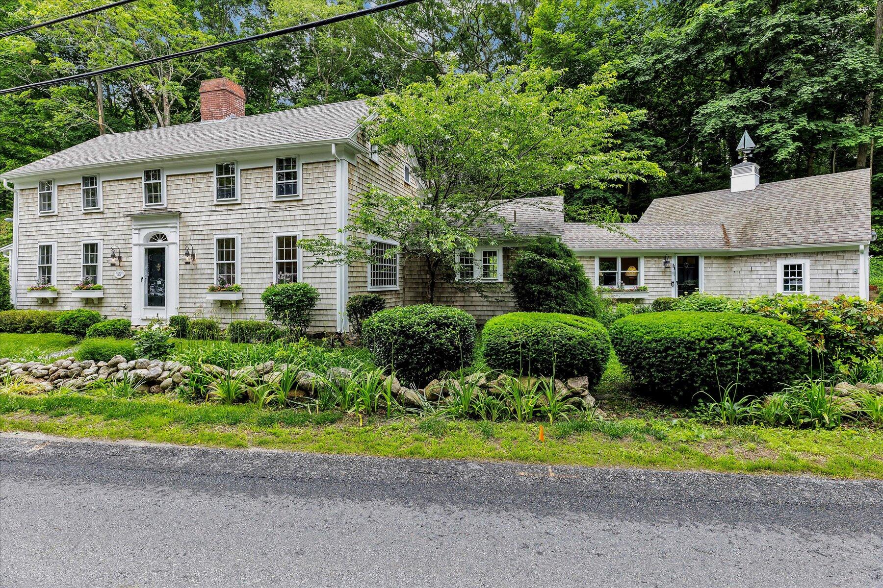 Sandwich, Massachusetts 02563, United States, 5 Bedrooms Bedrooms, ,4 BathroomsBathrooms,Residential,Pending,151761