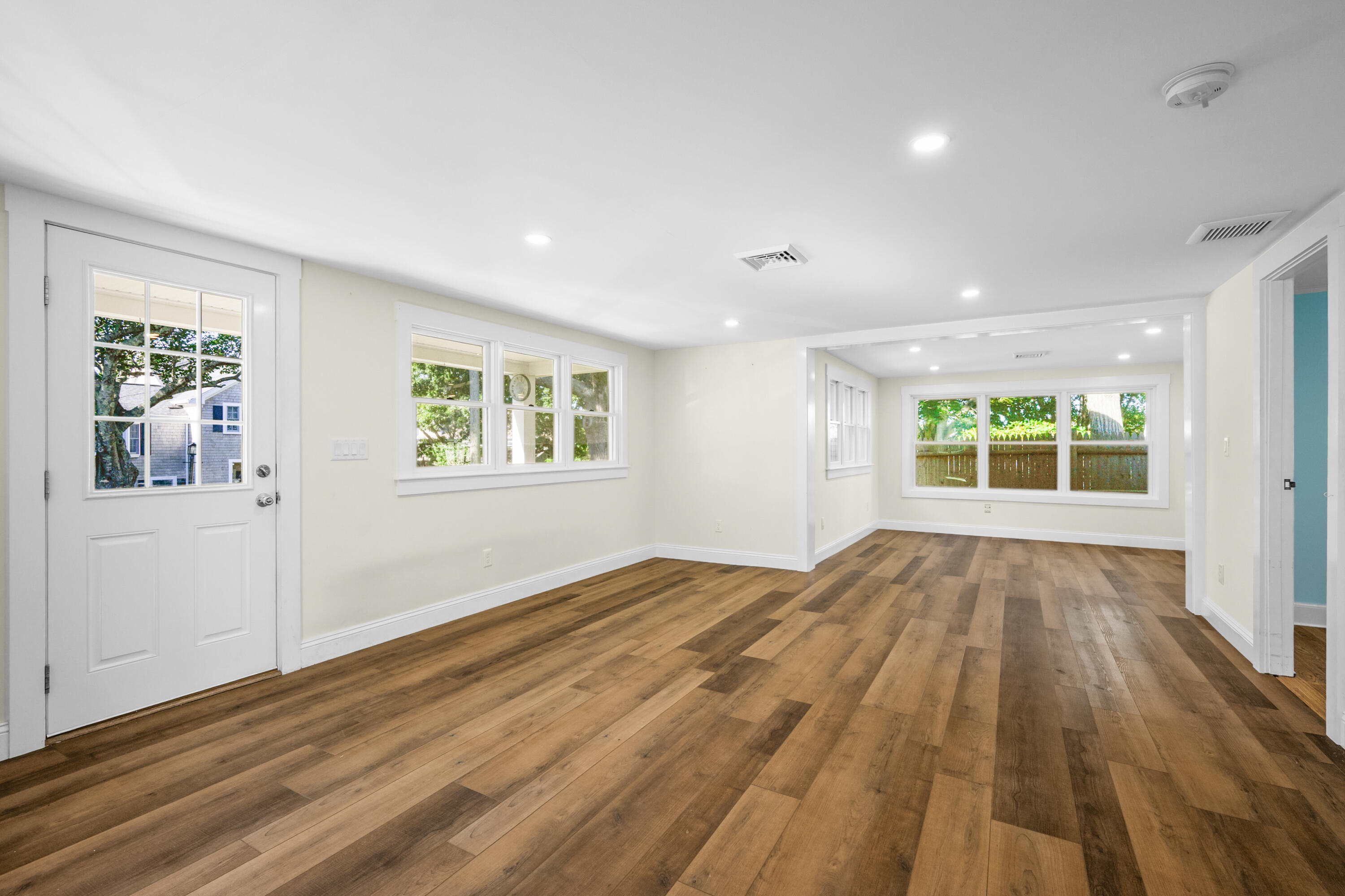 West Yarmouth, Massachusetts 02673, United States, 2 Bedrooms Bedrooms, ,1 BathroomBathrooms,Residential,Active,227887