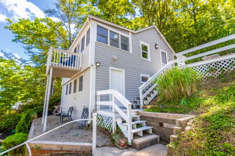 Single Family Residence in Mashpee MA 39 East Road 23.jpg