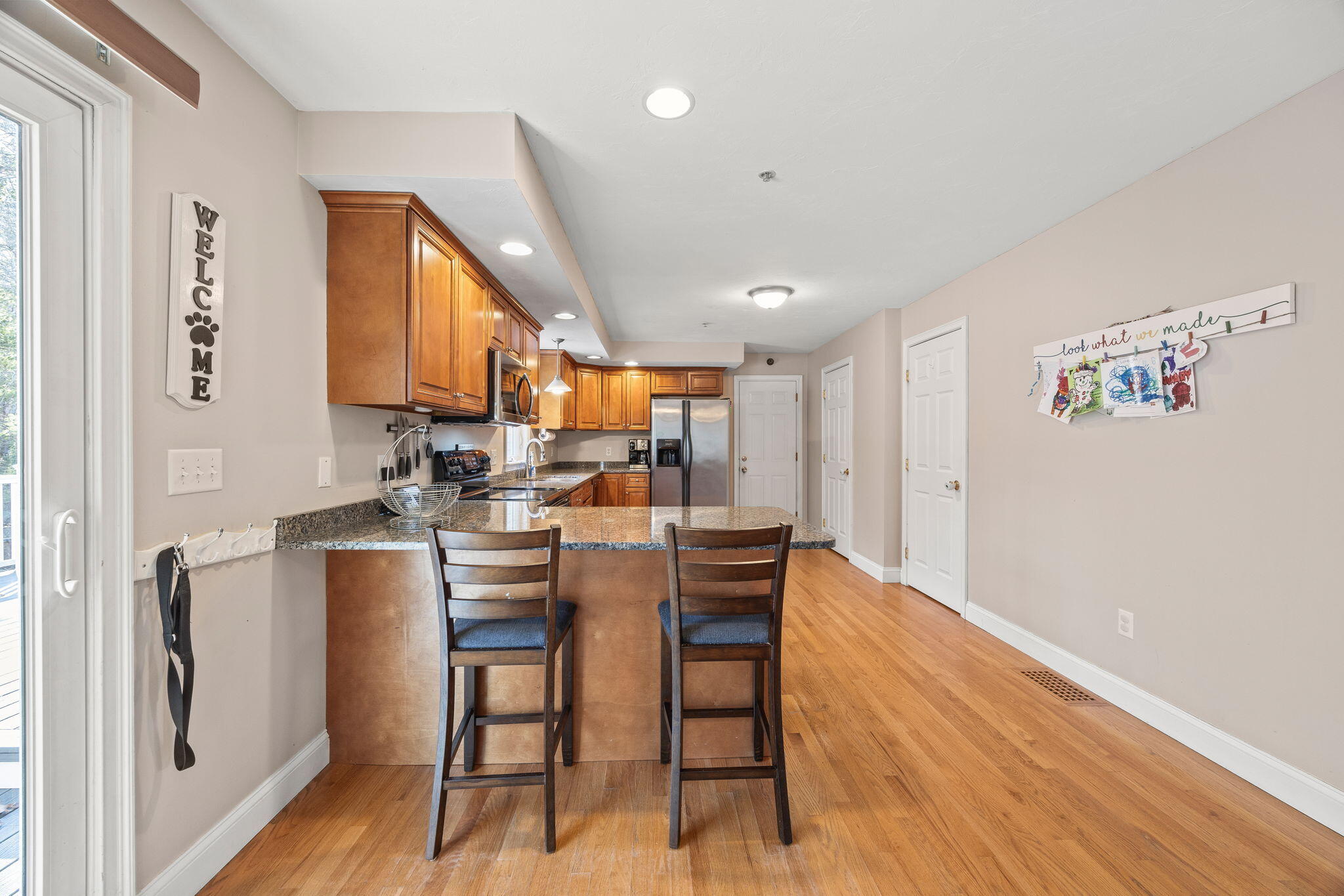 Carver, Massachusetts 02330, United States, 3 Bedrooms Bedrooms, ,2 BathroomsBathrooms,Residential,Pending,20737