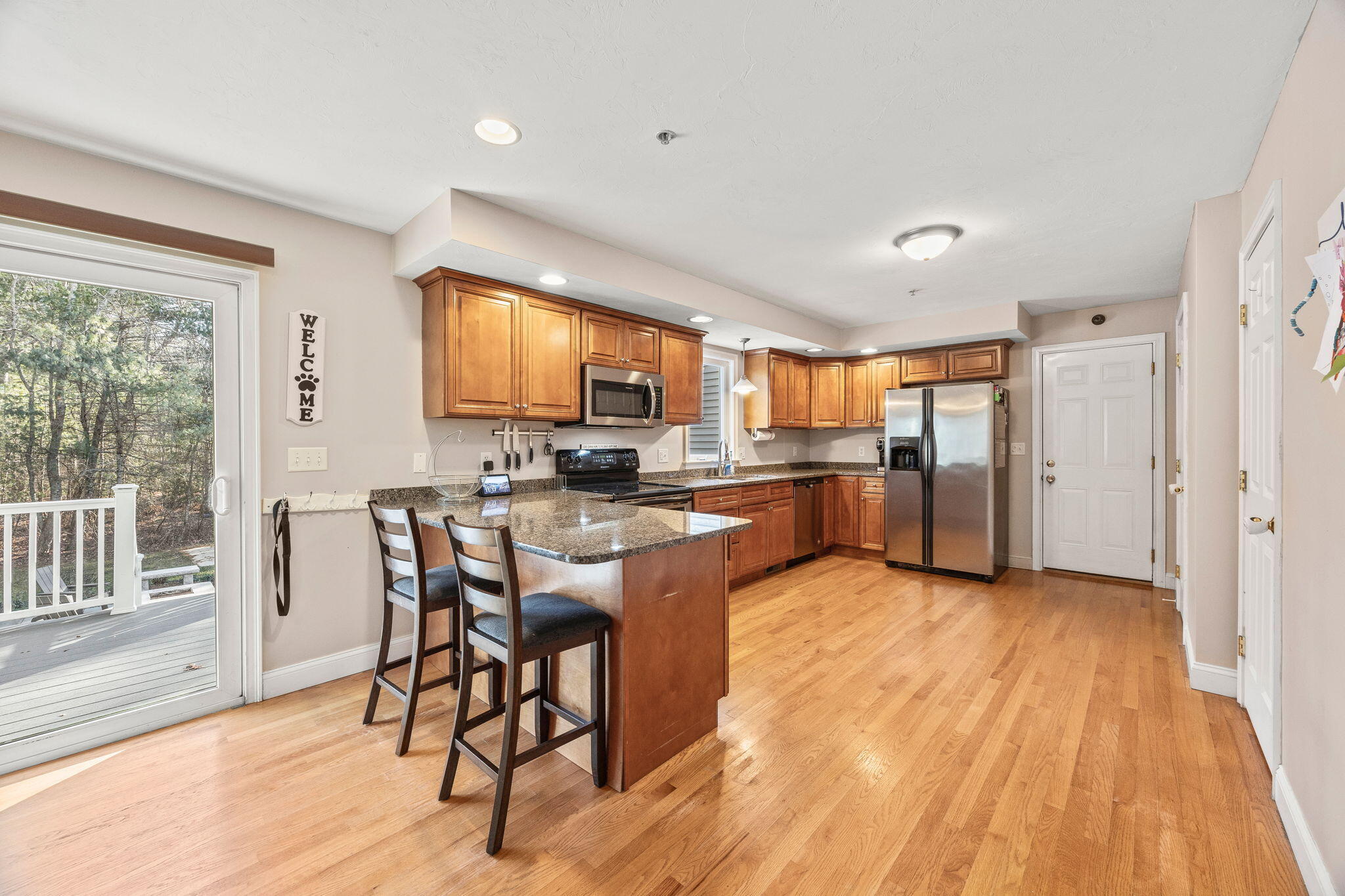 Carver, Massachusetts 02330, United States, 3 Bedrooms Bedrooms, ,2 BathroomsBathrooms,Residential,Pending,20737