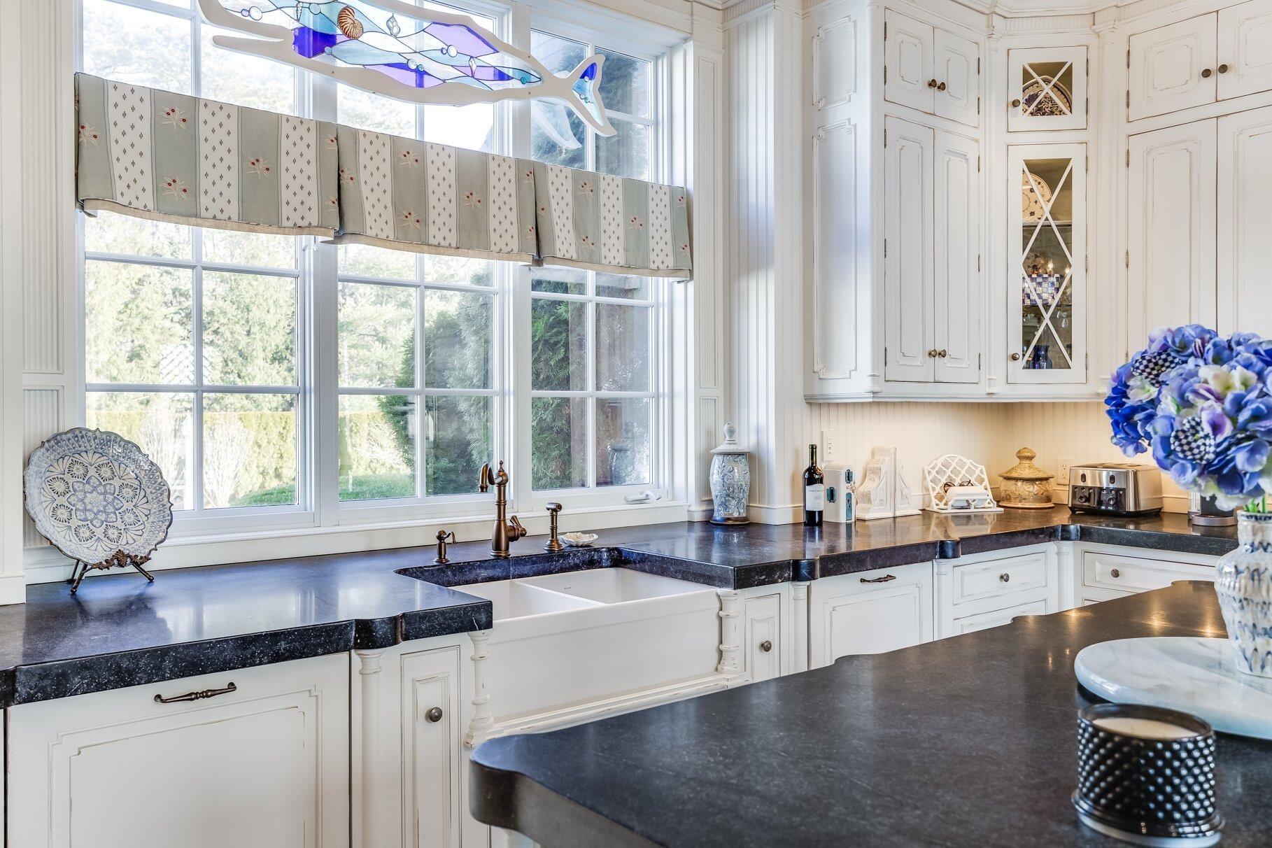 Cotuit, Massachusetts 02635, United States, 6 Bedrooms Bedrooms, ,8 BathroomsBathrooms,Residential,Active,14588