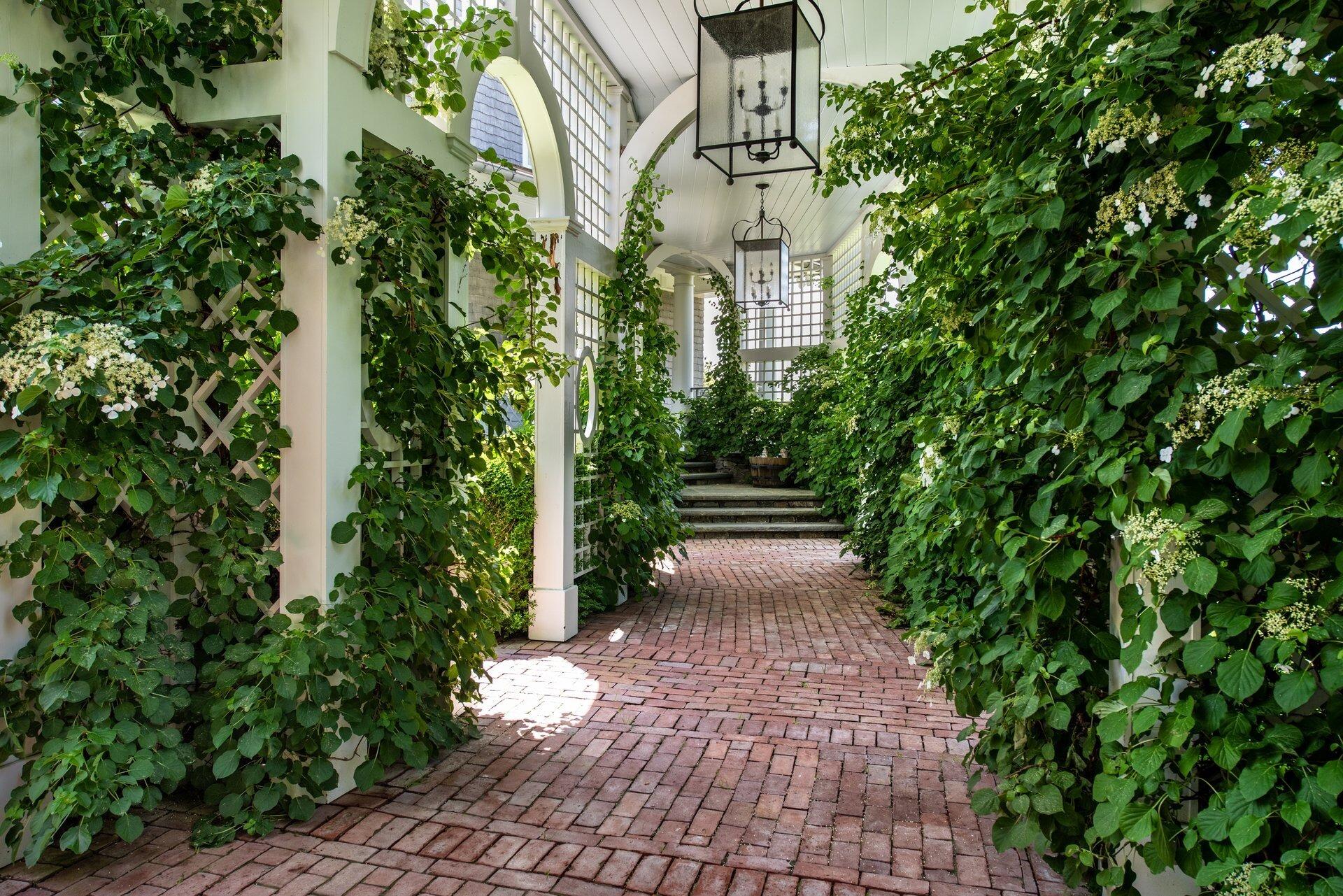 Cotuit, Massachusetts 02635, United States, 6 Bedrooms Bedrooms, ,8 BathroomsBathrooms,Residential,Active,14588