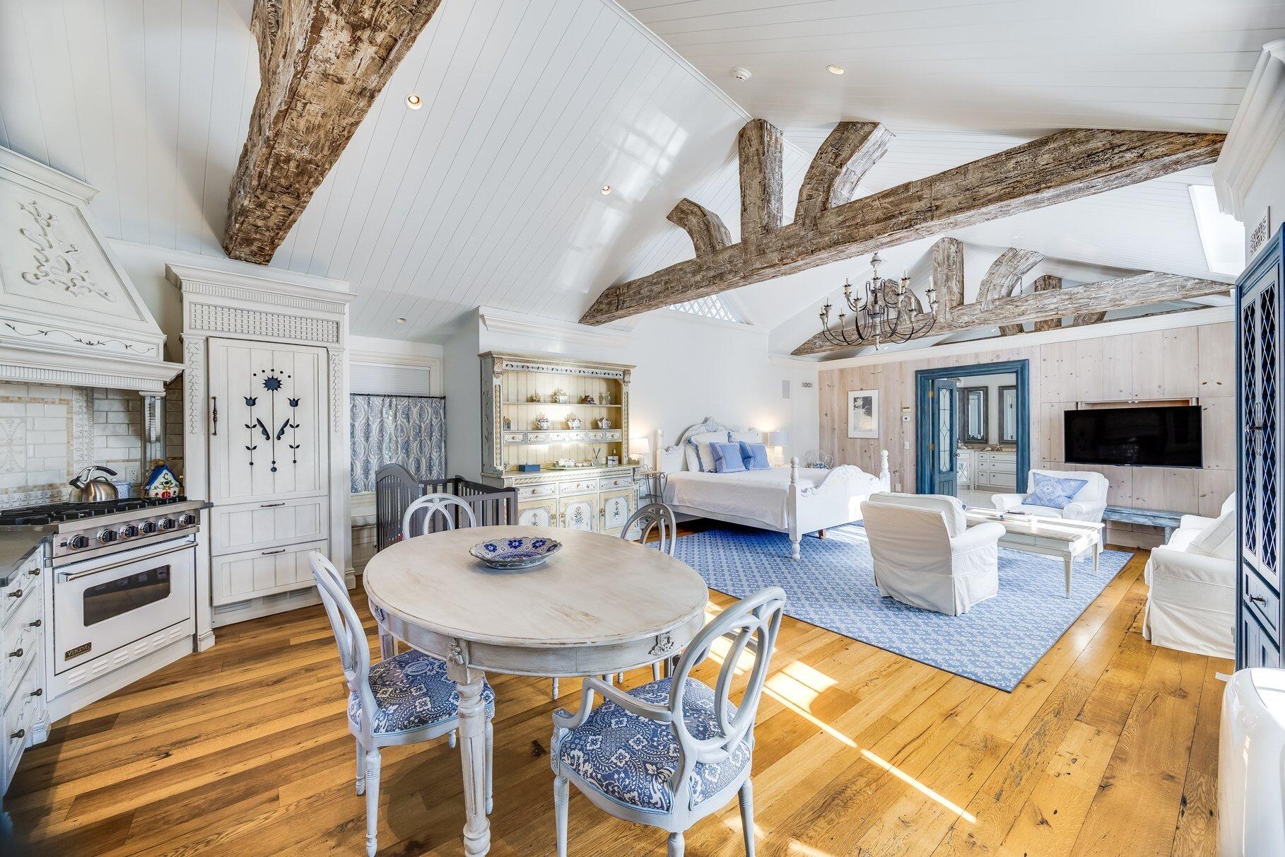 Cotuit, Massachusetts 02635, United States, 6 Bedrooms Bedrooms, ,8 BathroomsBathrooms,Residential,Active,14588