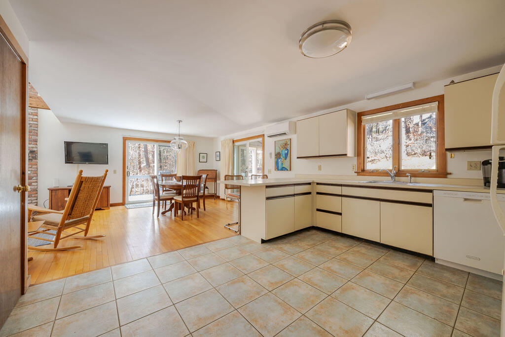 Wellfleet, Massachusetts 02667, United States, 3 Bedrooms Bedrooms, ,2 BathroomsBathrooms,Residential,Active,99933