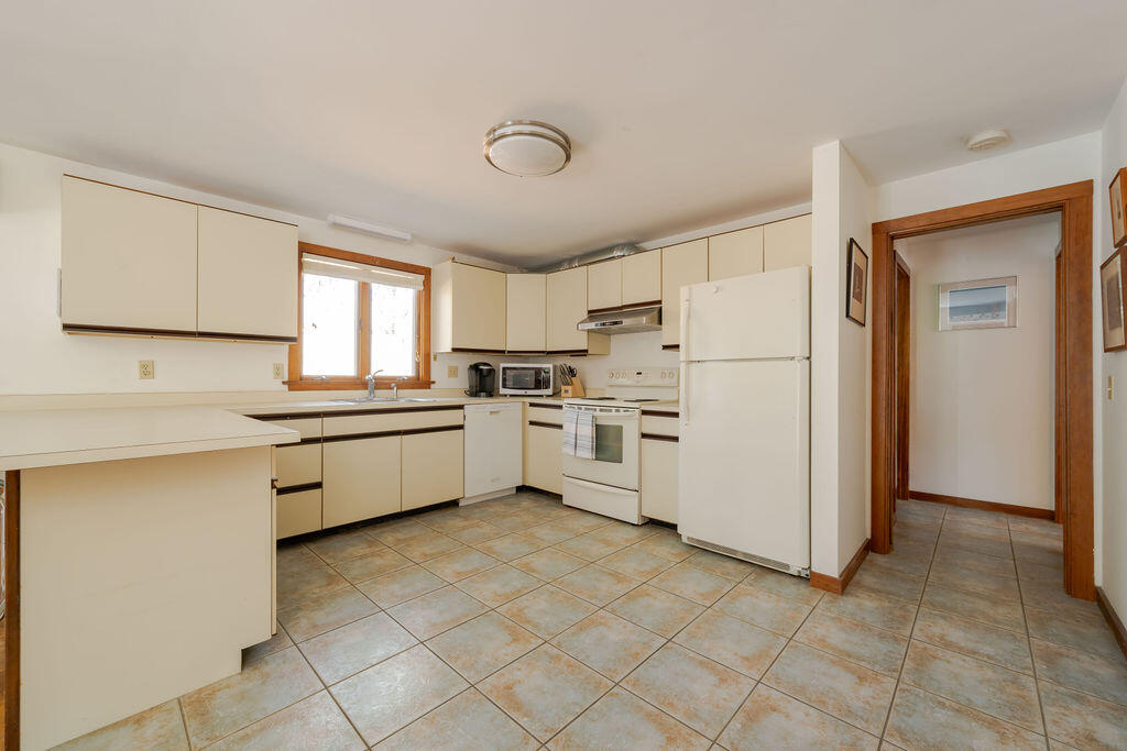 Wellfleet, Massachusetts 02667, United States, 3 Bedrooms Bedrooms, ,2 BathroomsBathrooms,Residential,Active,99933