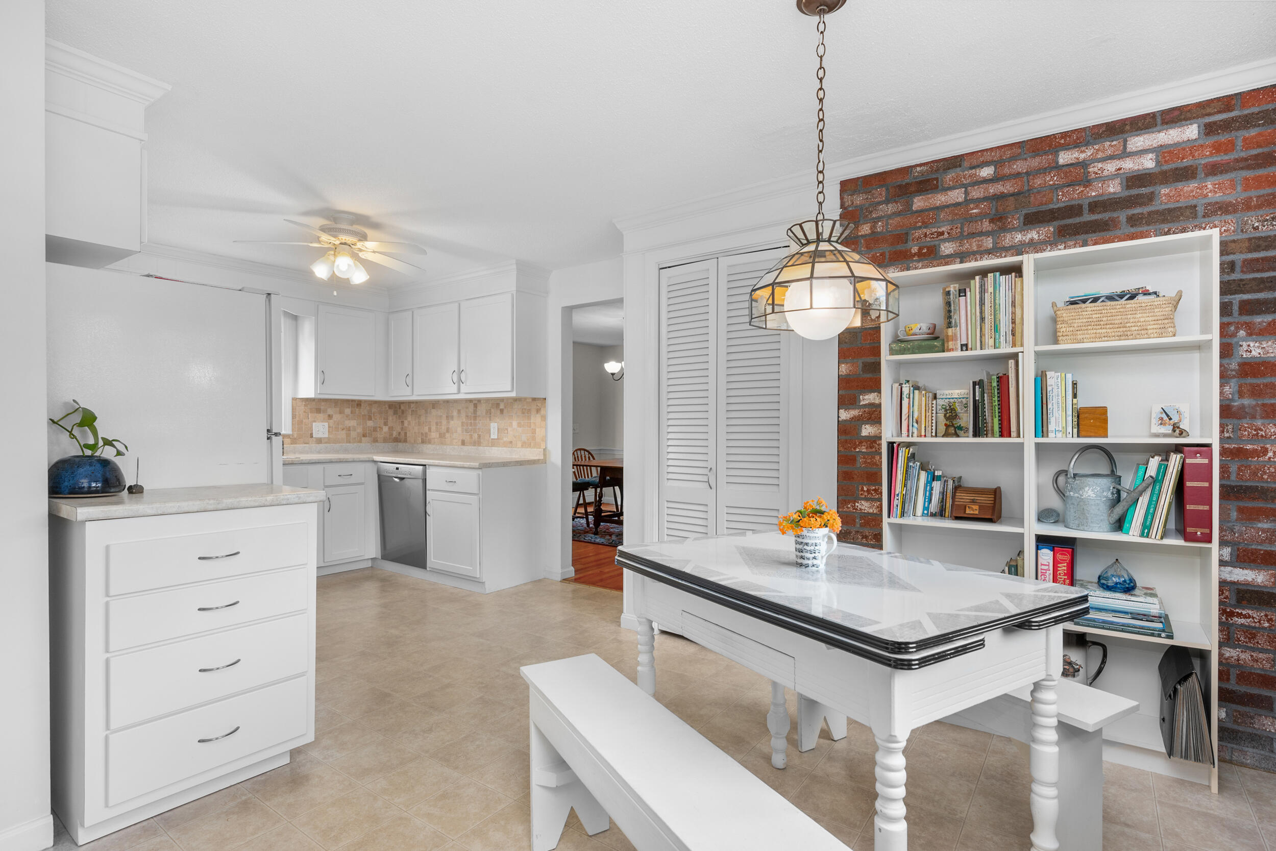 Centerville, Massachusetts 02632, United States, 2 Bedrooms Bedrooms, ,3 BathroomsBathrooms,Residential,Active,96189