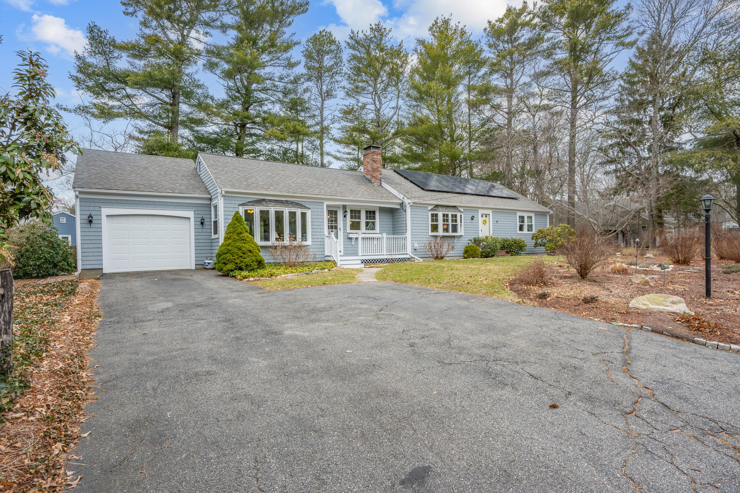 Centerville, Massachusetts 02632, United States, 2 Bedrooms Bedrooms, ,3 BathroomsBathrooms,Residential,Active,96189