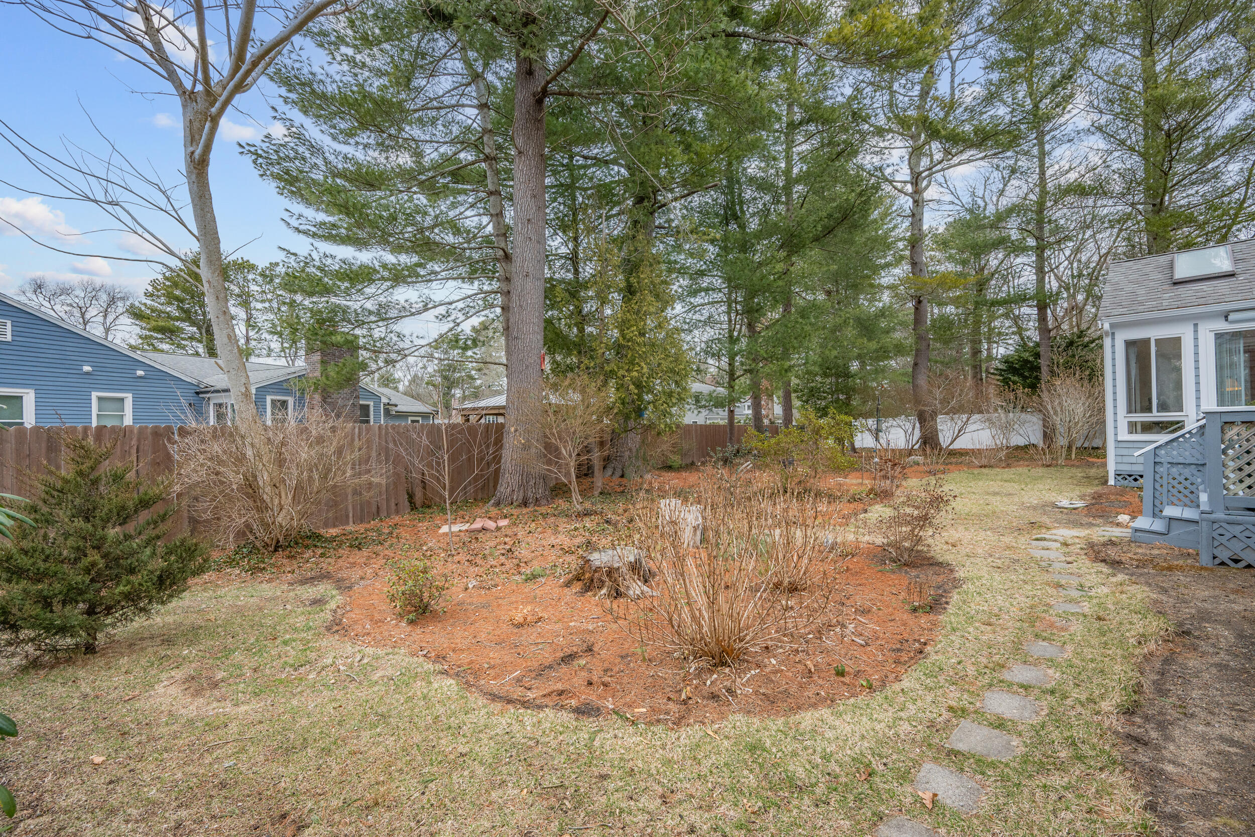 Centerville, Massachusetts 02632, United States, 2 Bedrooms Bedrooms, ,3 BathroomsBathrooms,Residential,Active,96189