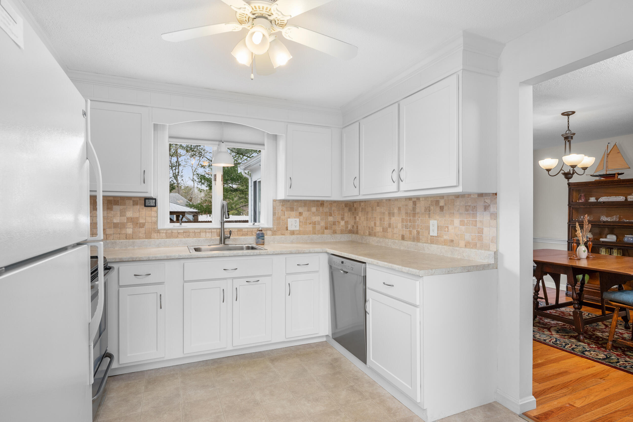 Centerville, Massachusetts 02632, United States, 2 Bedrooms Bedrooms, ,3 BathroomsBathrooms,Residential,Active,96189