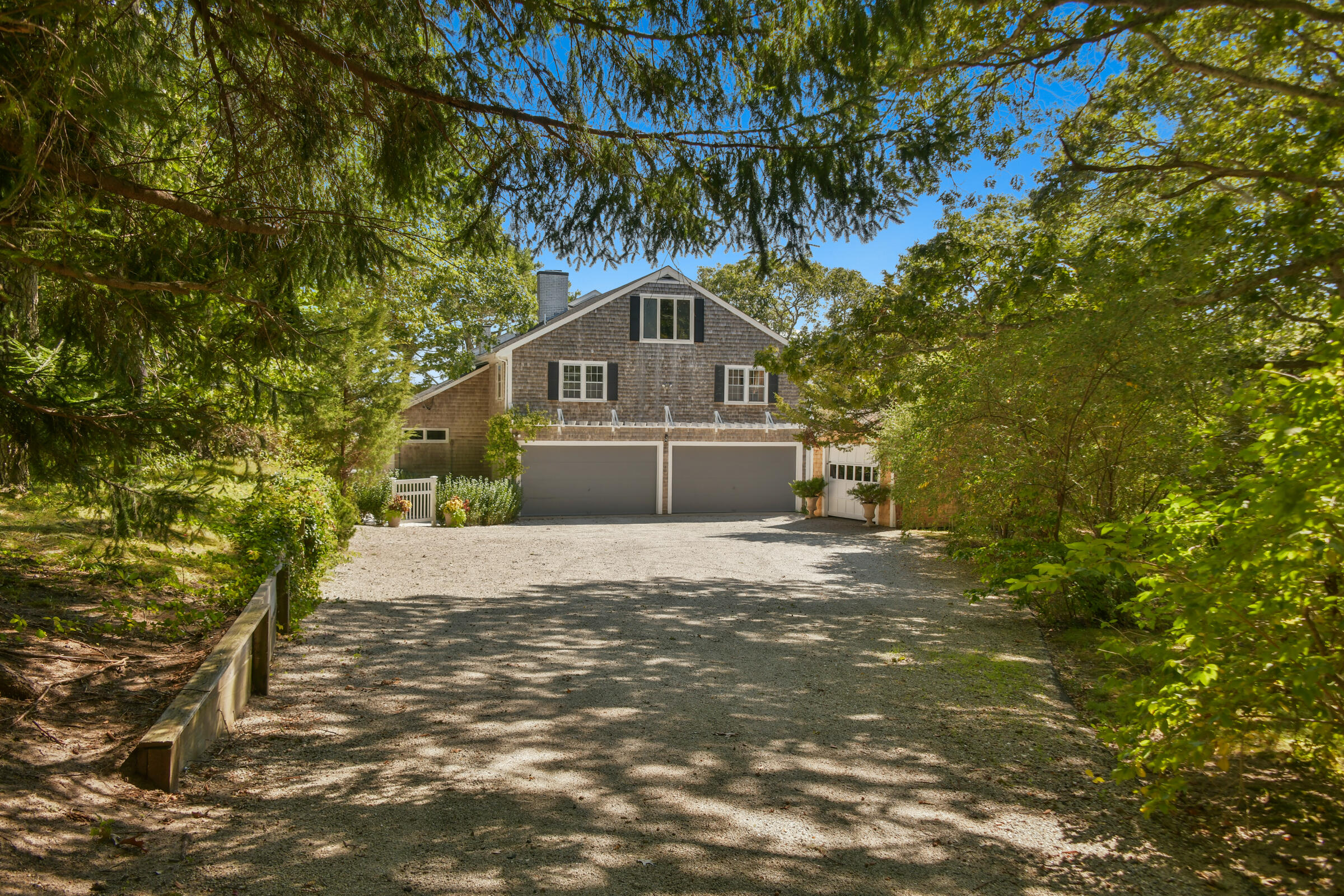 Cotuit, Massachusetts 02635, United States, 4 Bedrooms Bedrooms, ,2 BathroomsBathrooms,Residential,Active,106602