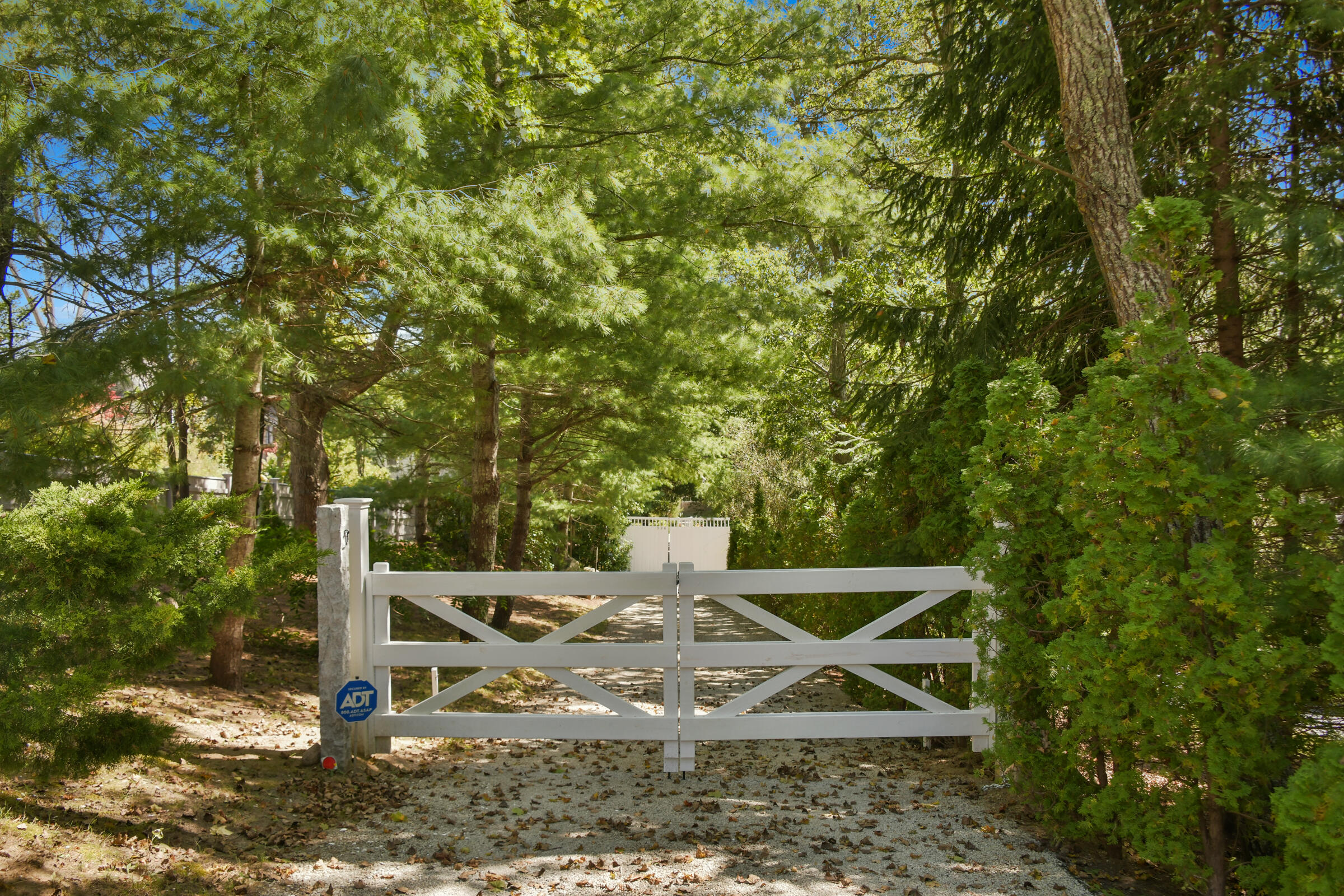 Cotuit, Massachusetts 02635, United States, 4 Bedrooms Bedrooms, ,2 BathroomsBathrooms,Residential,Active,106602