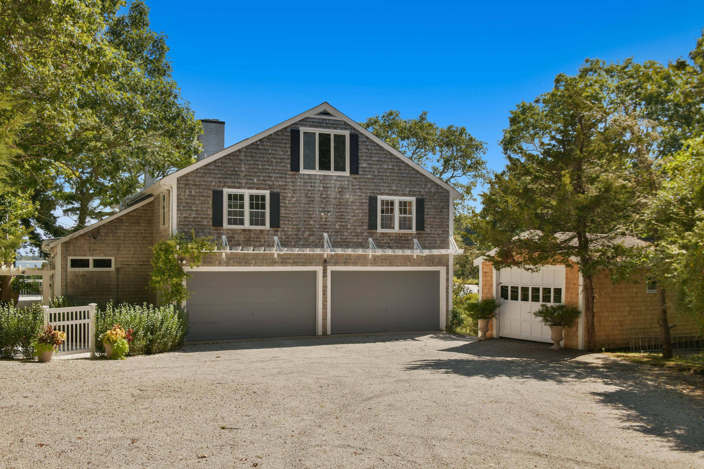 Cotuit, Massachusetts 02635, United States, 4 Bedrooms Bedrooms, ,2 BathroomsBathrooms,Residential,Active,106602