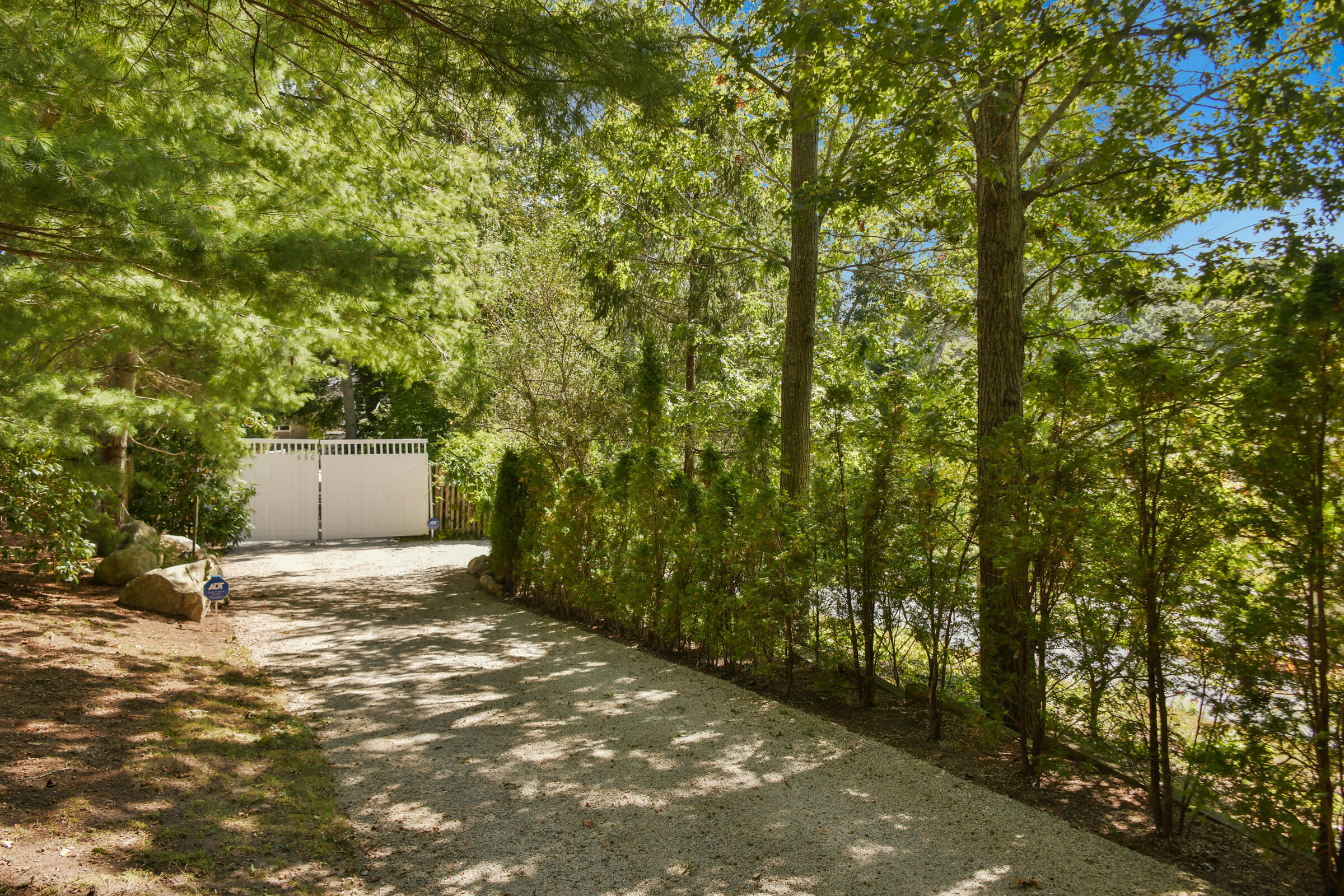 Cotuit, Massachusetts 02635, United States, 4 Bedrooms Bedrooms, ,2 BathroomsBathrooms,Residential,Active,106602