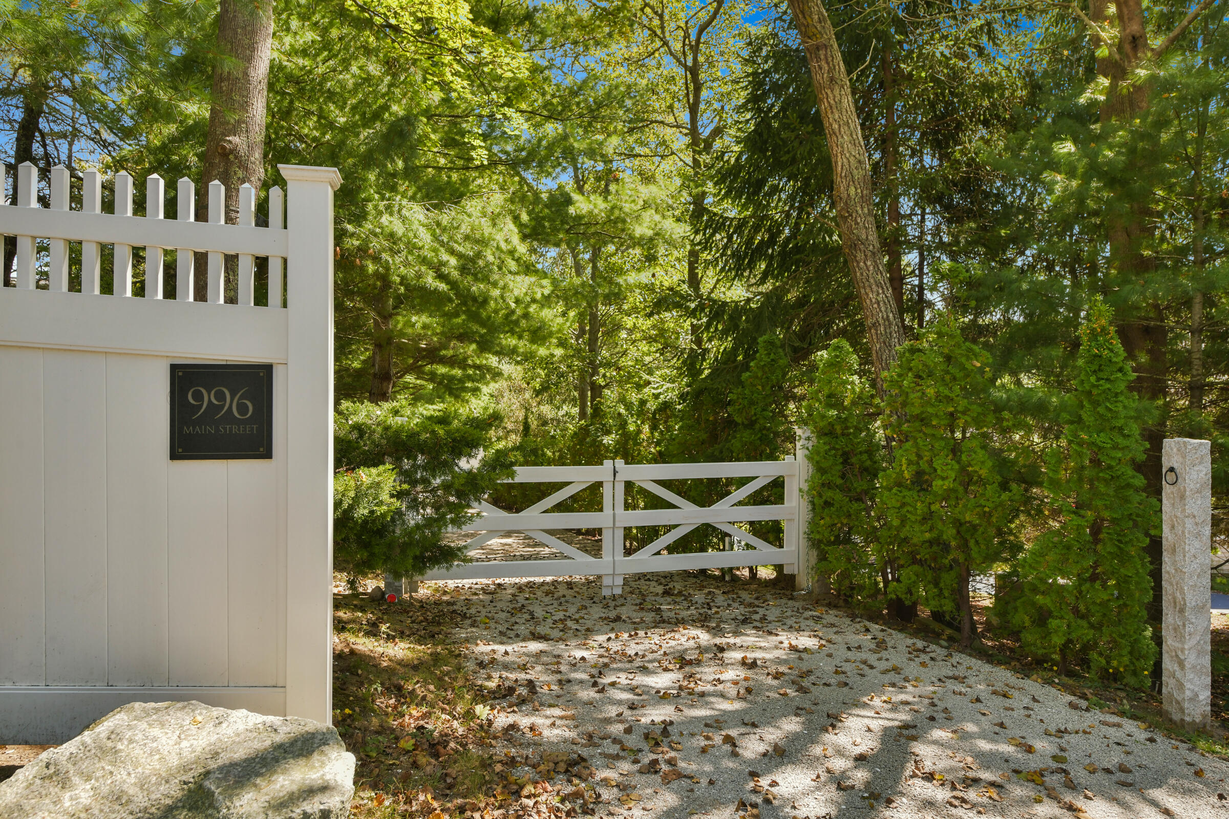 Cotuit, Massachusetts 02635, United States, 4 Bedrooms Bedrooms, ,2 BathroomsBathrooms,Residential,Active,106602