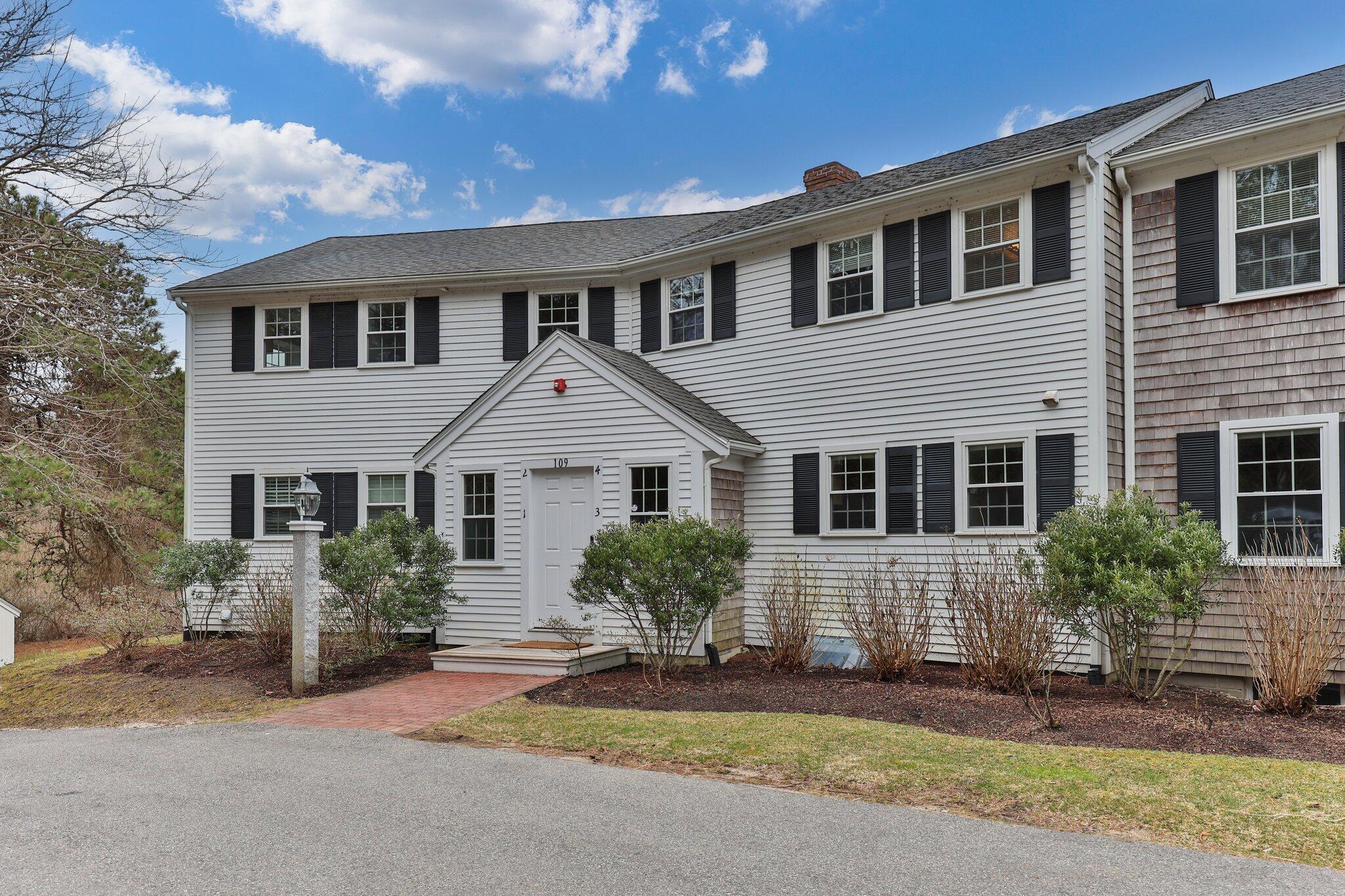 Chatham, Massachusetts 02633, United States, 2 Bedrooms Bedrooms, ,1 BathroomBathrooms,Residential,Active,81072