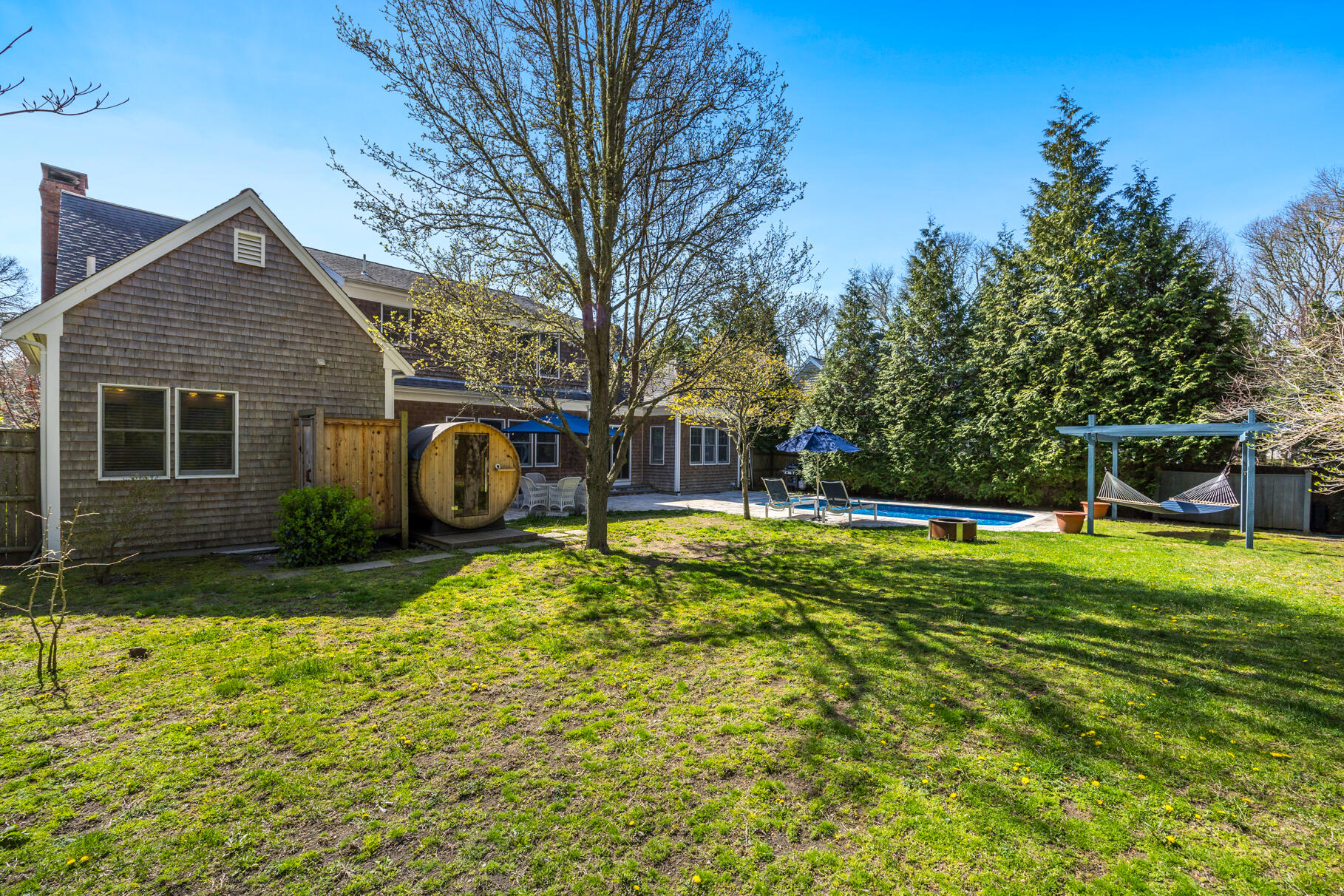 Osterville, Massachusetts 02655, United States, 4 Bedrooms Bedrooms, ,3 BathroomsBathrooms,Residential,Pending,131649