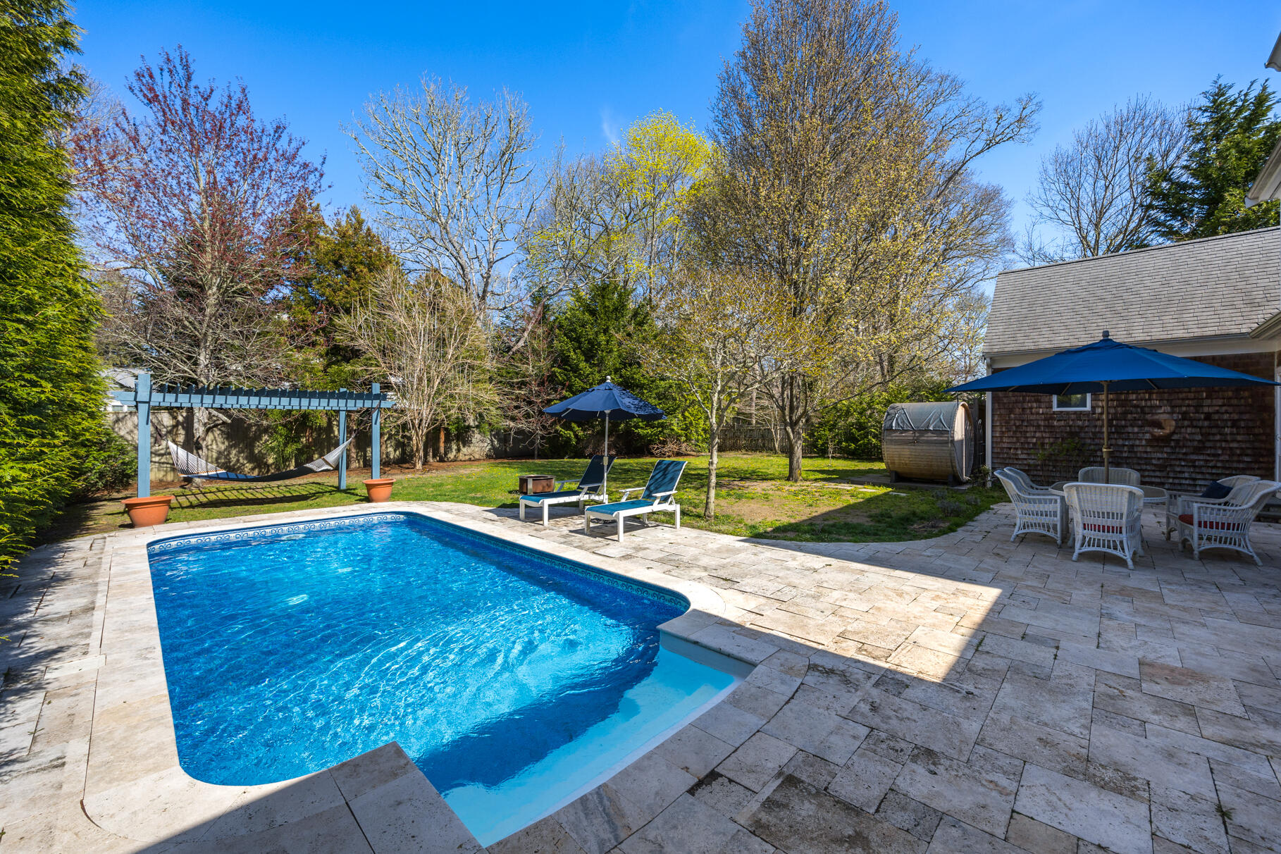 Osterville, Massachusetts 02655, United States, 4 Bedrooms Bedrooms, ,3 BathroomsBathrooms,Residential,Pending,131649