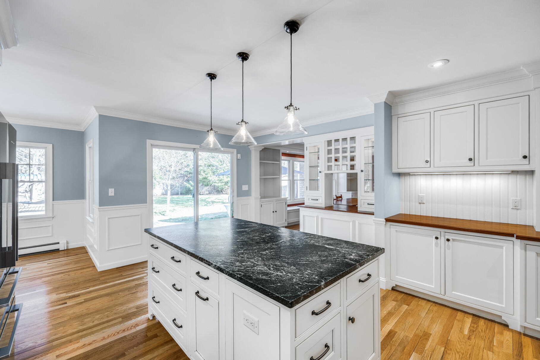 Osterville, Massachusetts 02655, United States, 4 Bedrooms Bedrooms, ,3 BathroomsBathrooms,Residential,Pending,131649